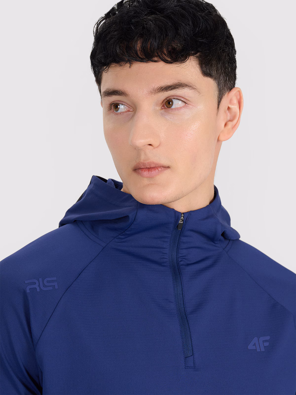Bluza treningowa nierozpinana z kapturem męska 4F x Robert Lewandowski - granatowa