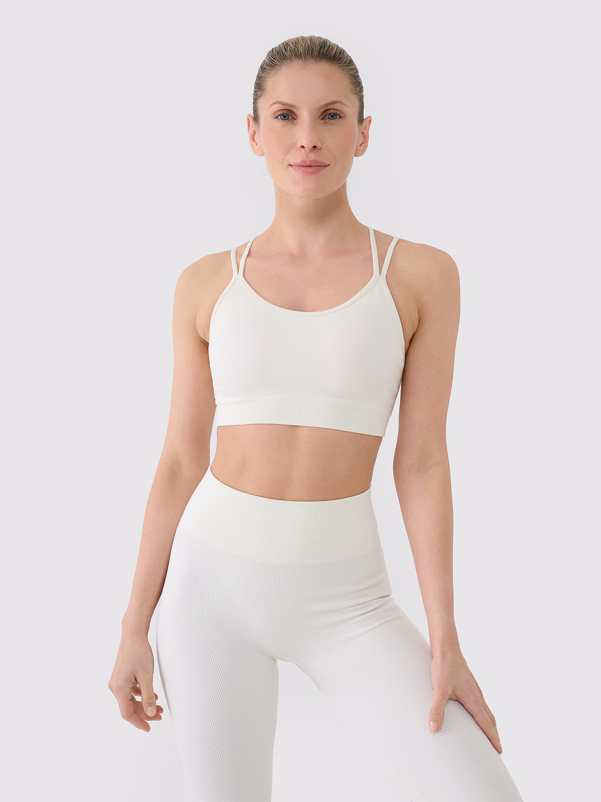 Biustonosz treningowy z niskim wsparciem - biały