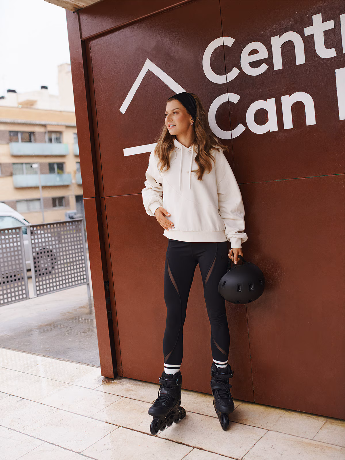 Bluza dresowa z kapturem damska 4F x Anna Lewandowska - beżowa