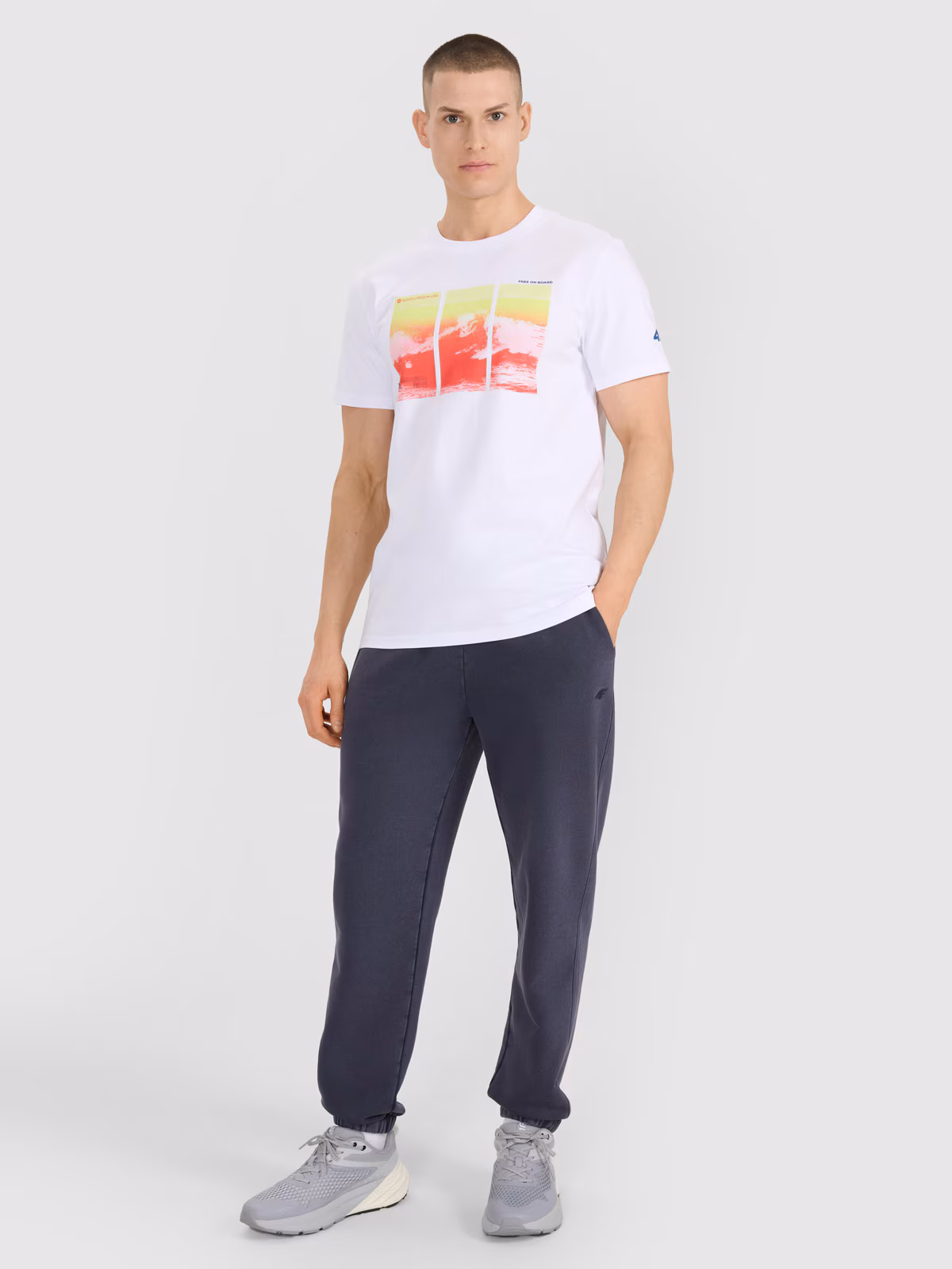 T-shirt regular z nadrukiem męski - turkusowy