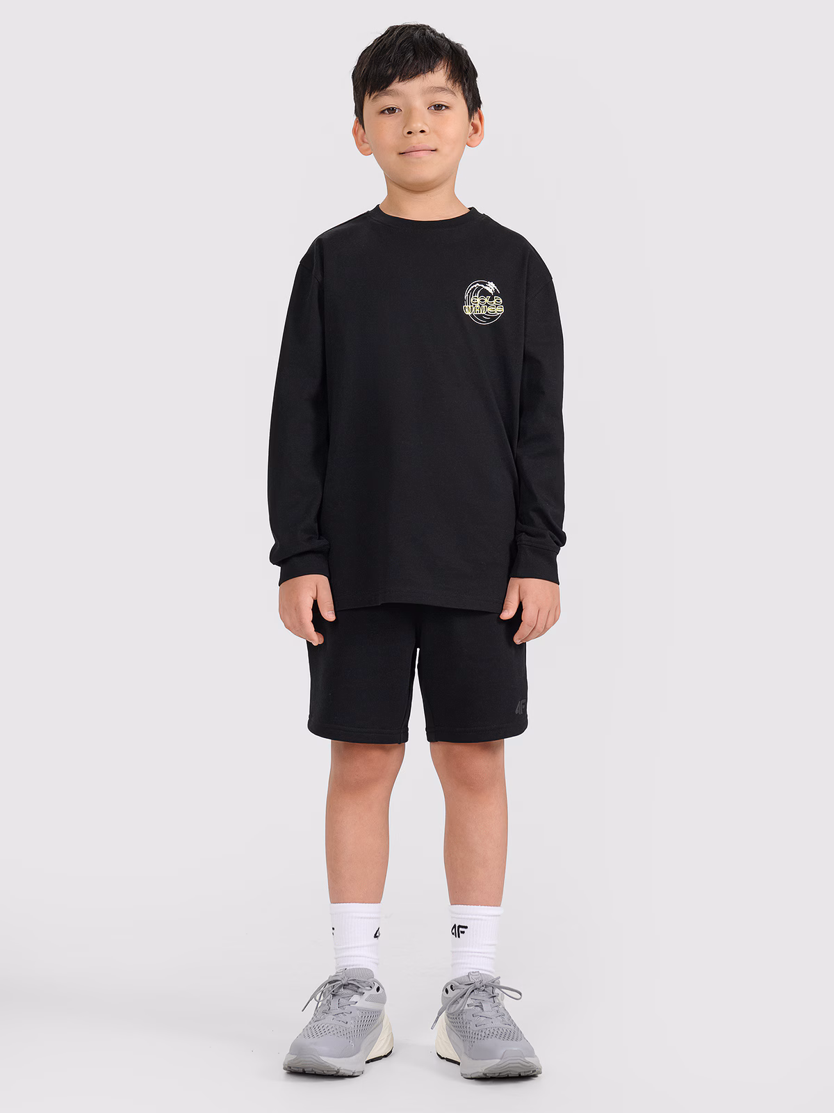 Longsleeve oversize z nadrukiem chłopięcy - biały