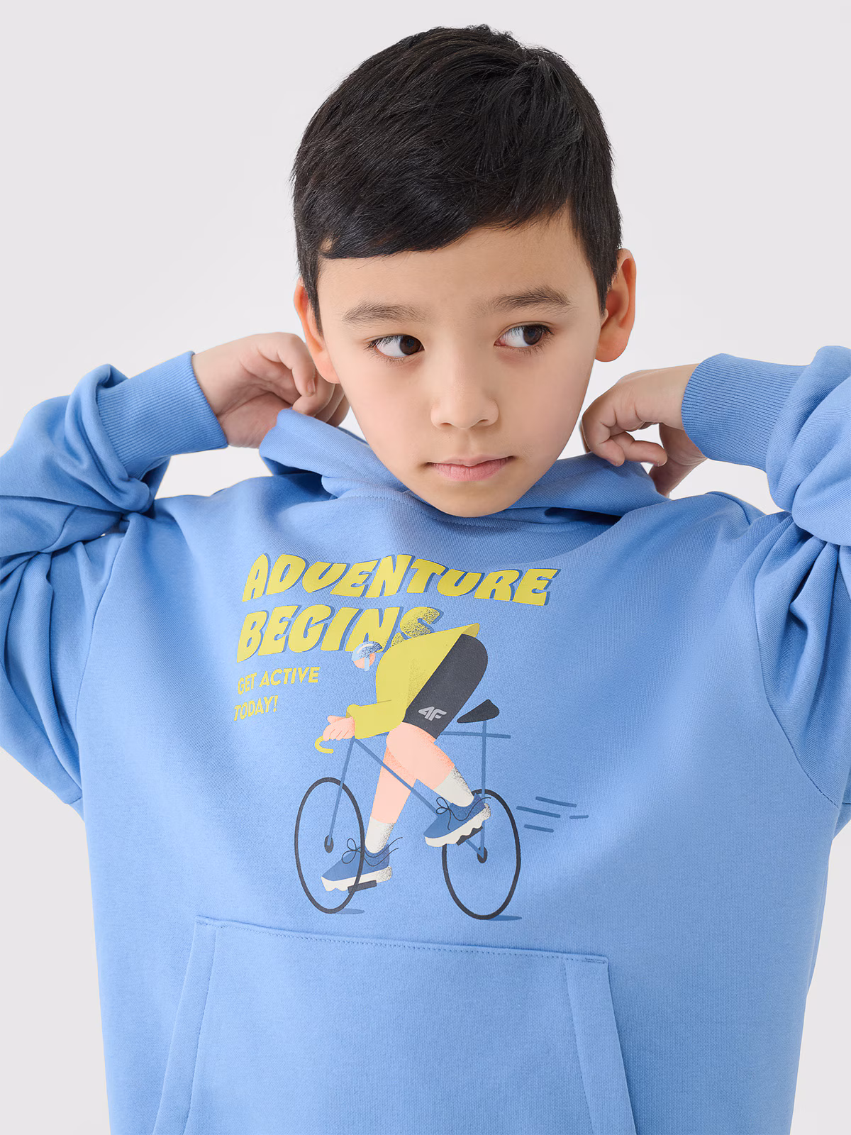 Bluza dresowa nierozpinana z kapturem chłopięca - żółta