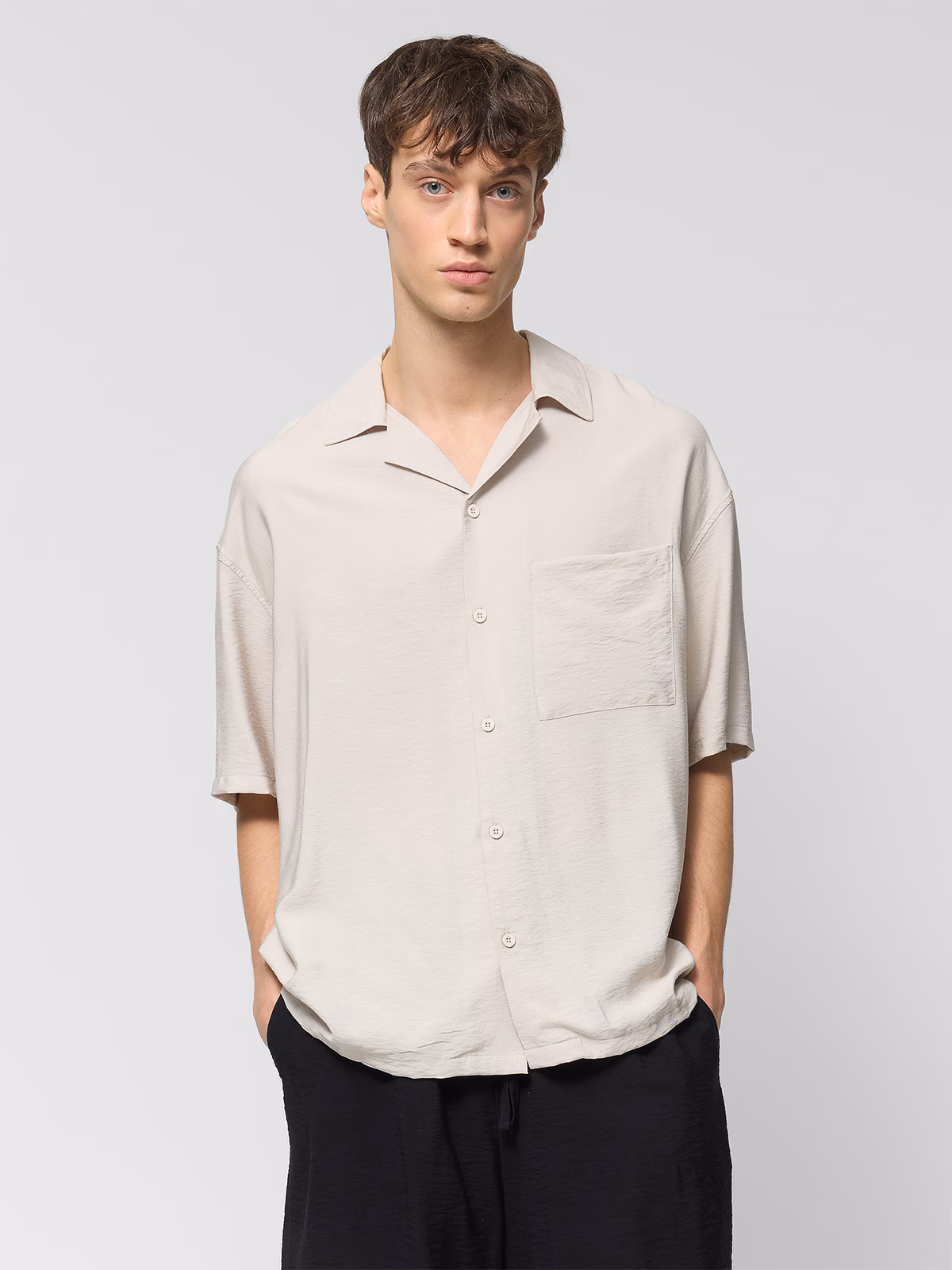 Koszula z krótkim rękawem z wiskozy męska Outhorn - beżowa