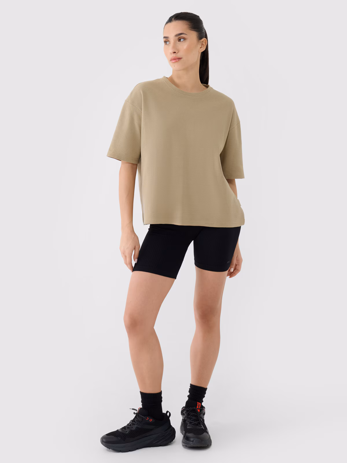 T-shirt regular z waflowej dzianiny damski - beżowy