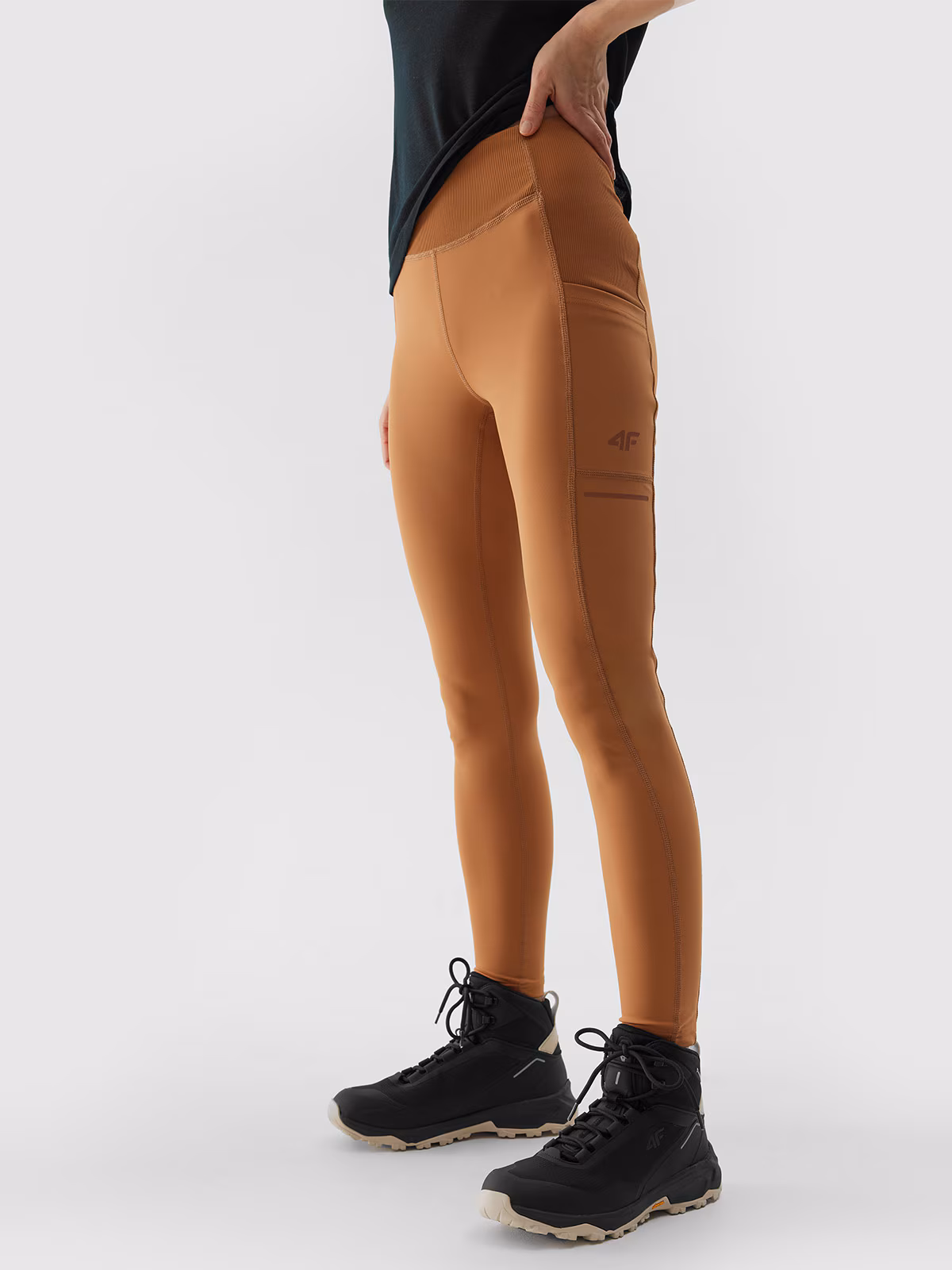 Spodnie do biegania w terenie szybkoschnące damskie - brązowe