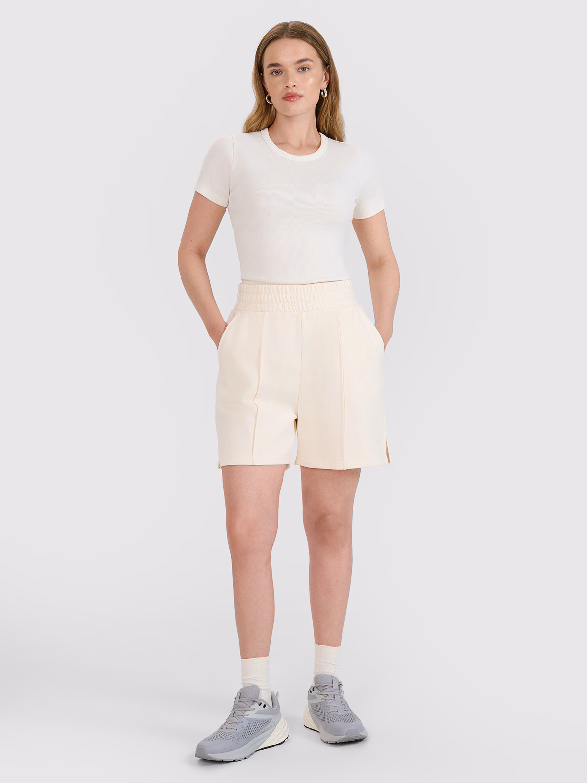 Spodenki dresowe damskie - beżowe