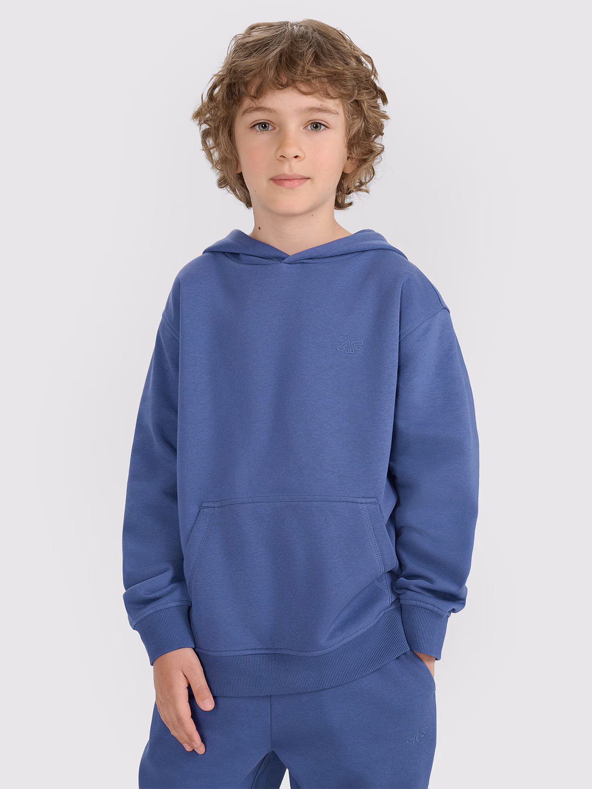 Bluza dresowa nierozpinana z kapturem chłopięca - niebieska