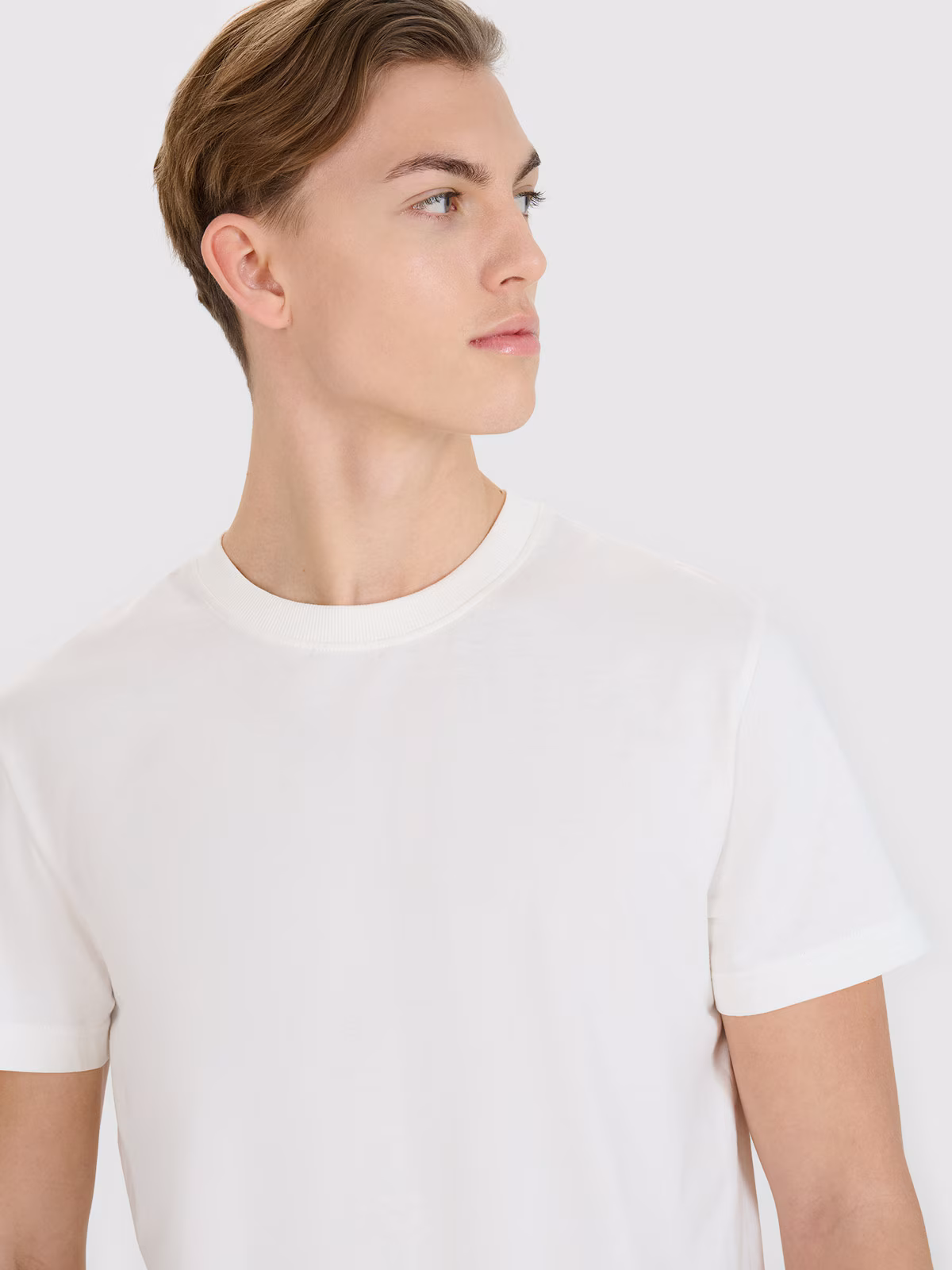 T-shirt regular z nadrukiem męski - beżowy