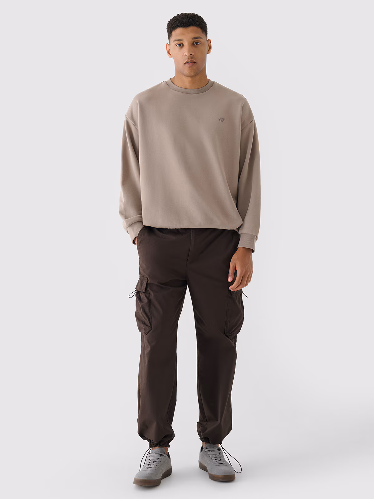 Spodnie casual parachute cargo męskie - brązowe