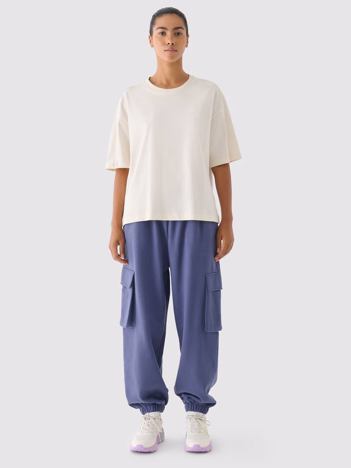 Spodnie dresowe cargo damskie 4F x Anna Lewandowska - granatowe