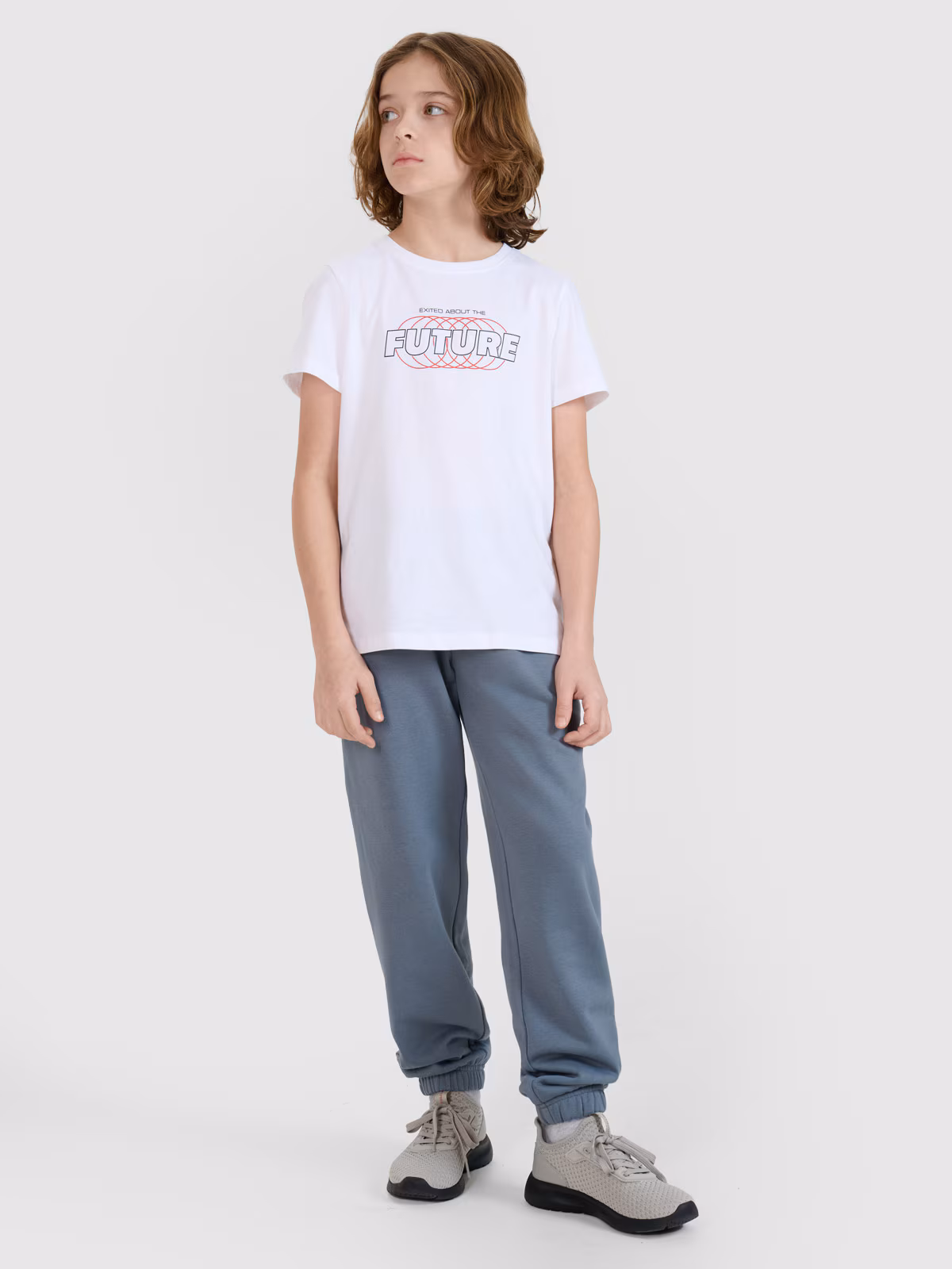 T-shirt regular z nadrukiem chłopięcy - biały