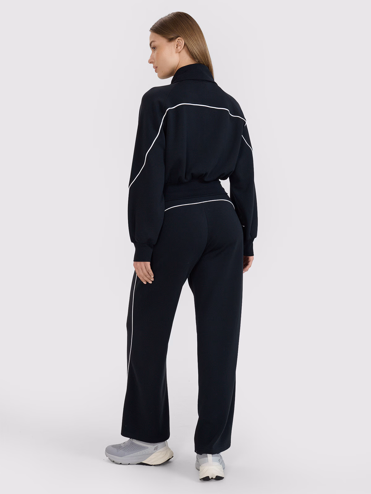 Spodnie dresowe z modalem damskie 4F x Anna Lewandowska - czarne