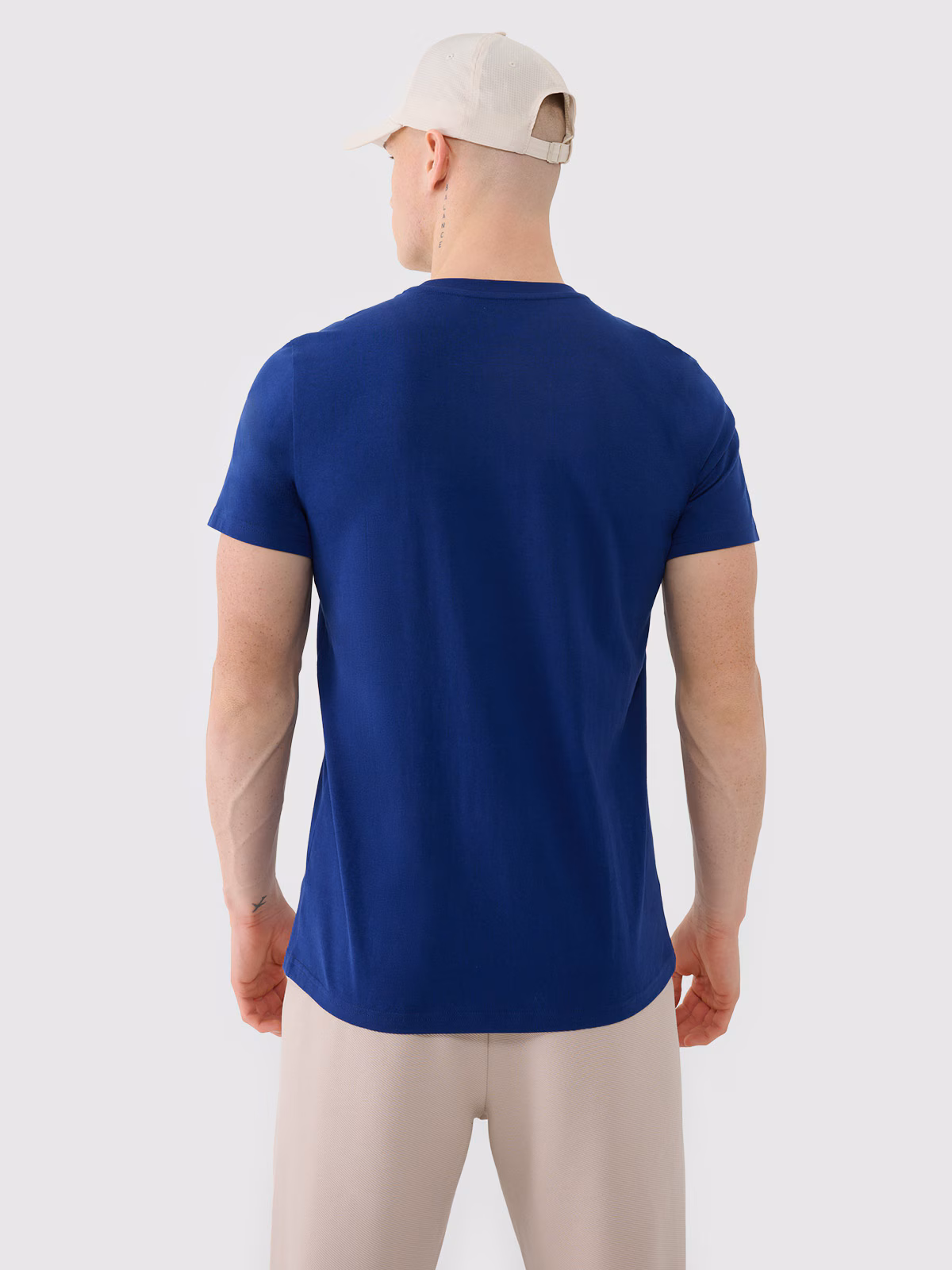 T-shirt regular z nadrukiem męski - beżowy