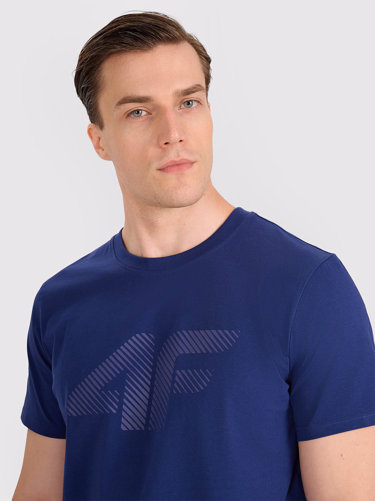 T-shirt regular z nadrukiem męski - granatowy