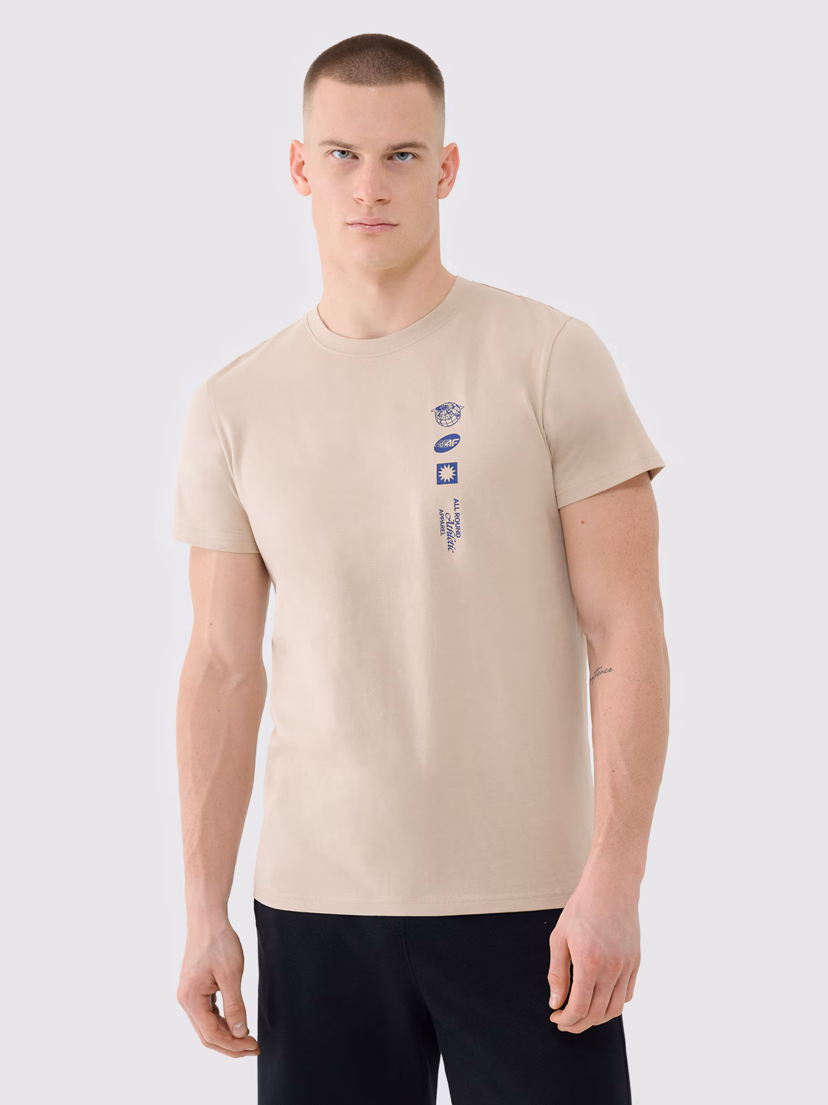 T-shirt regular z nadrukiem męski - beżowy