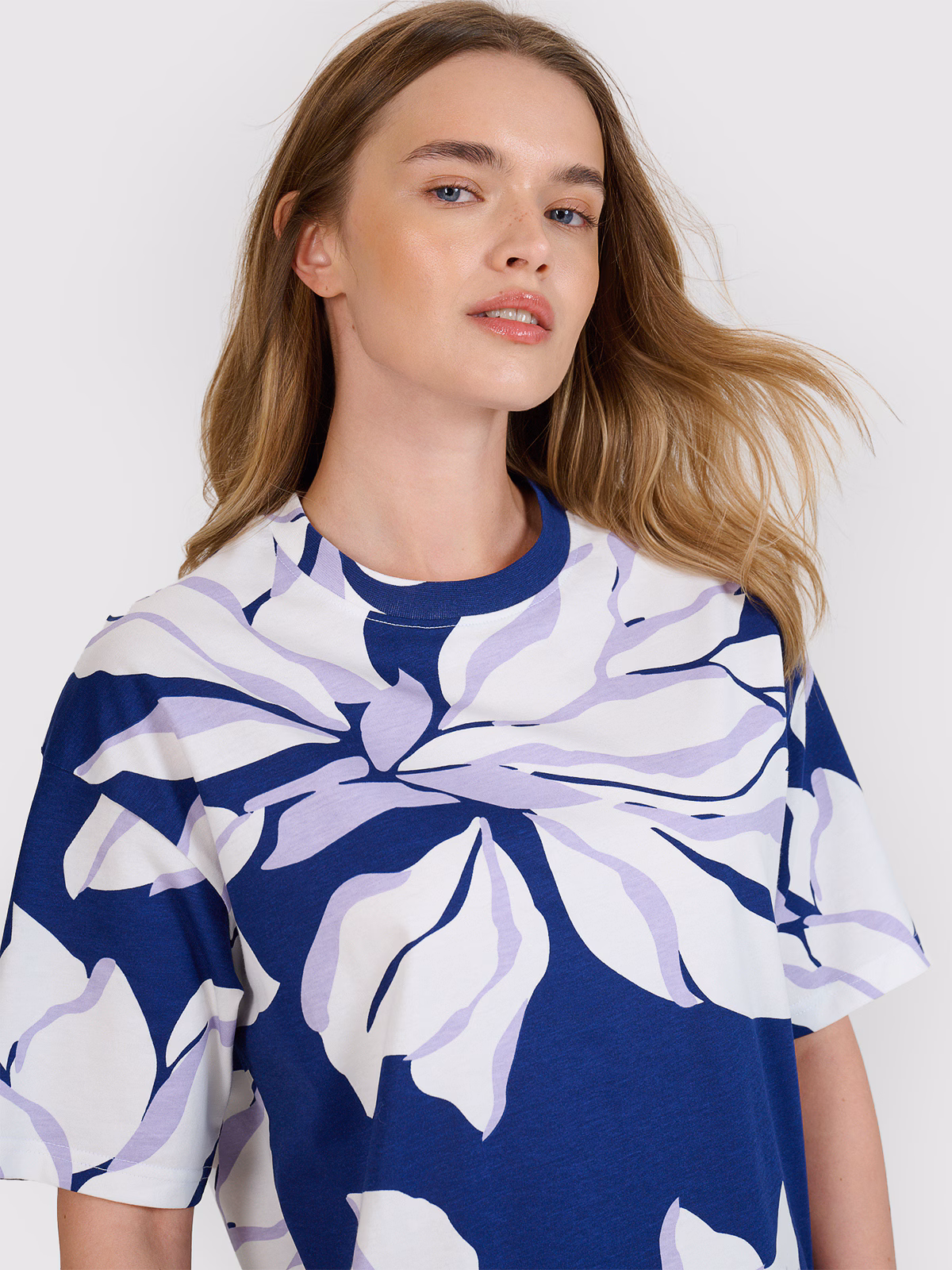 T-shirt oversize z nadrukiem damski - multikolor