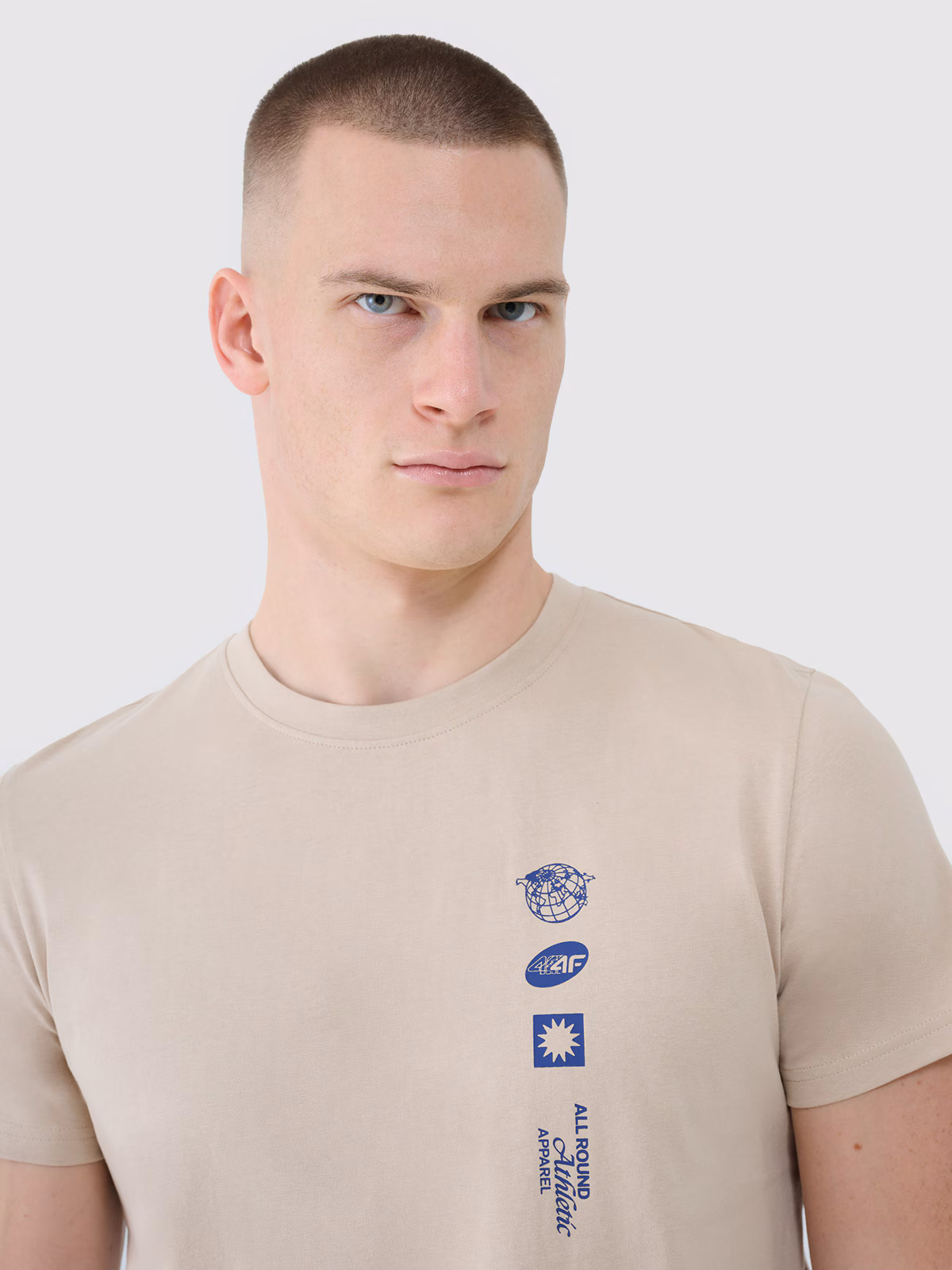 T-shirt regular z nadrukiem męski - beżowy