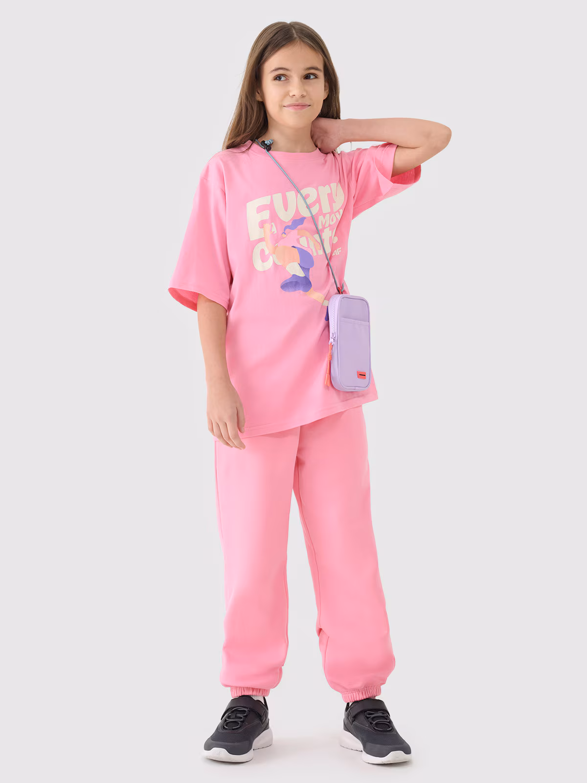 T-shirt oversize z nadrukiem dziewczęcy - różowy