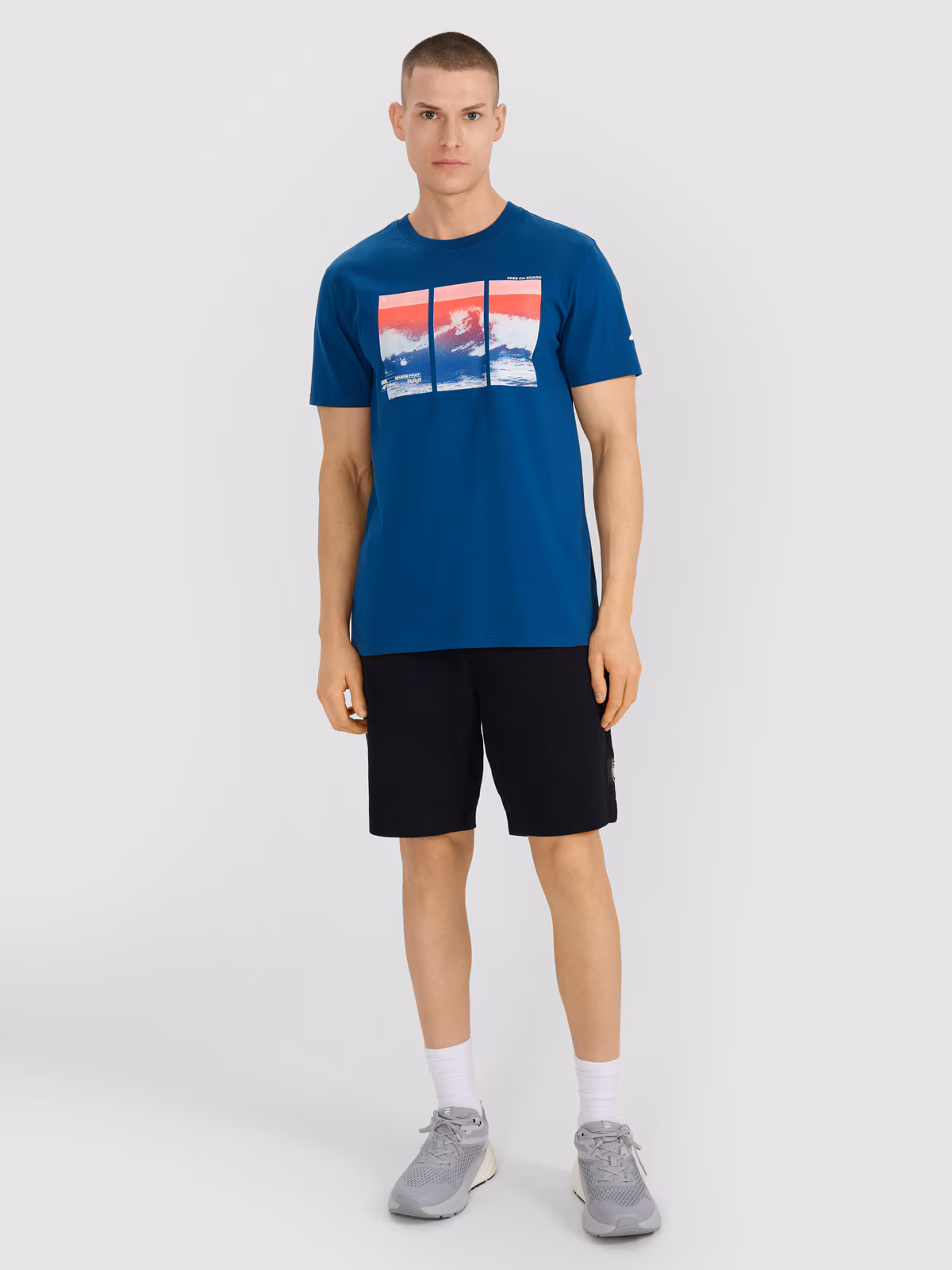 T-shirt regular z nadrukiem męski - turkusowy