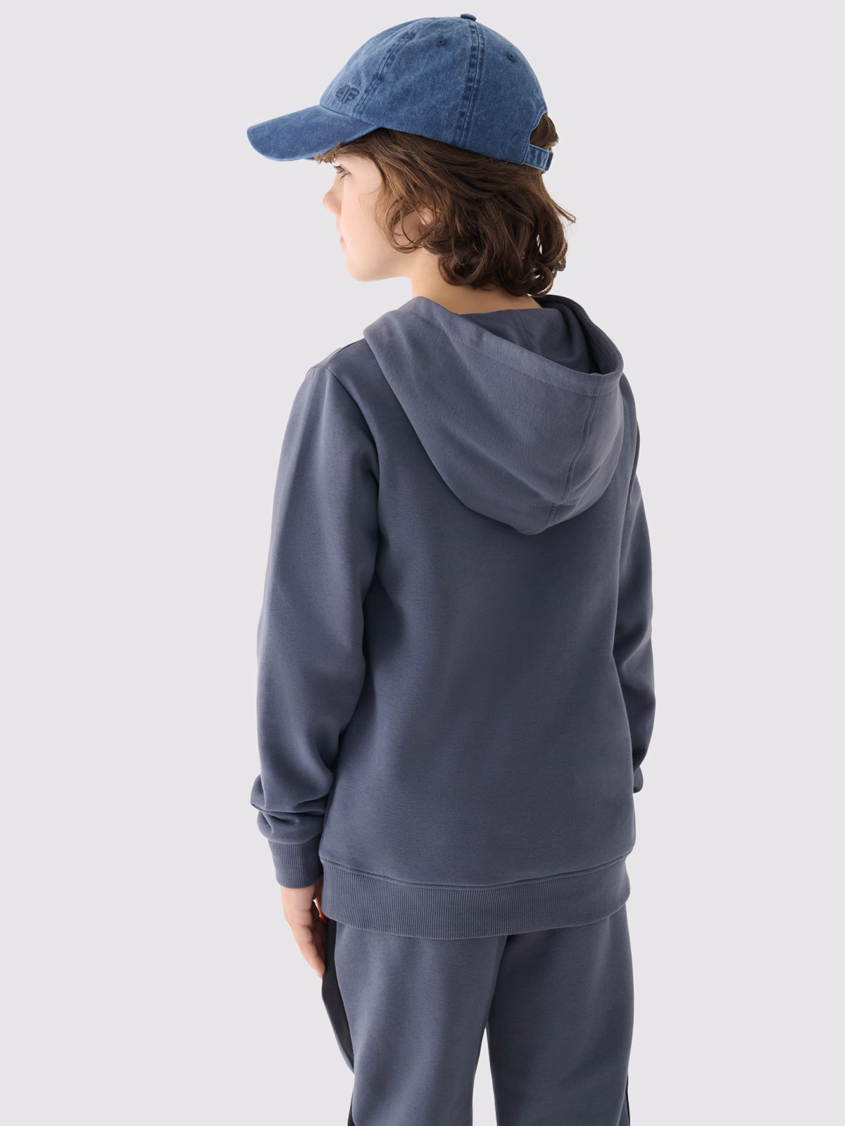 Bluza dresowa nierozpinana z kapturem chłopięca - niebieska