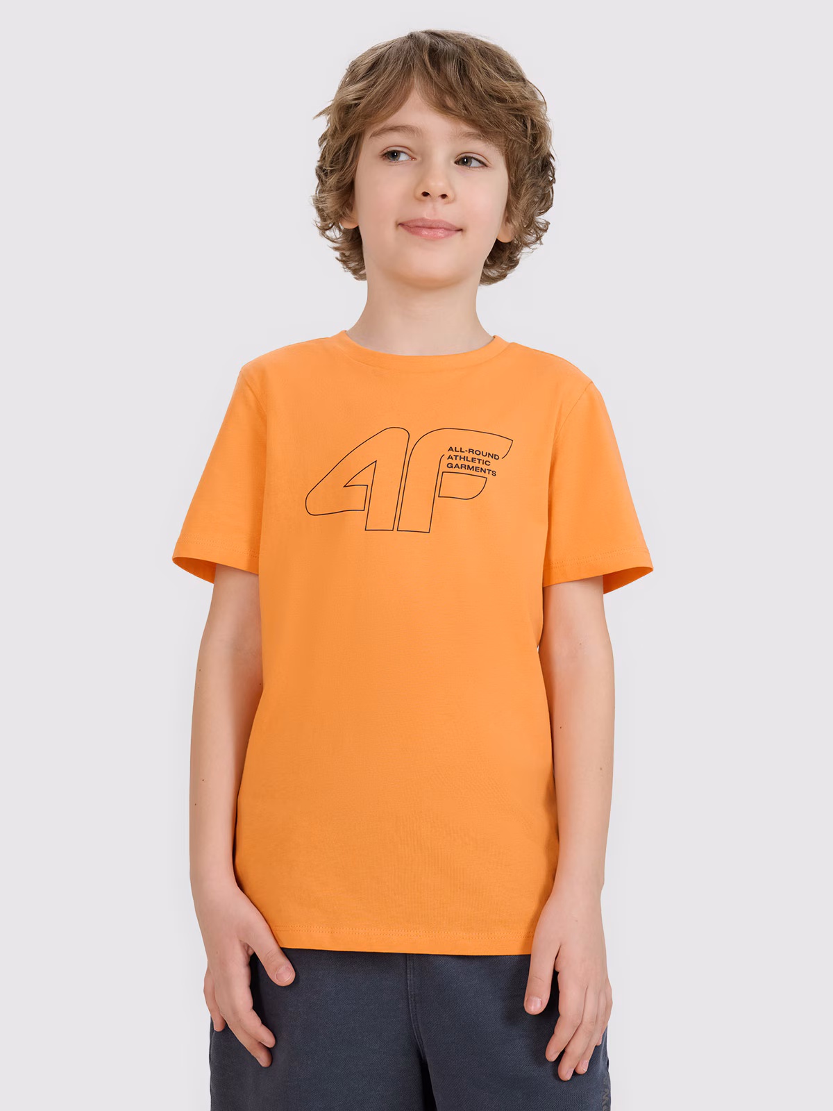 T-shirt regular z nadrukiem chłopięcy - czarny