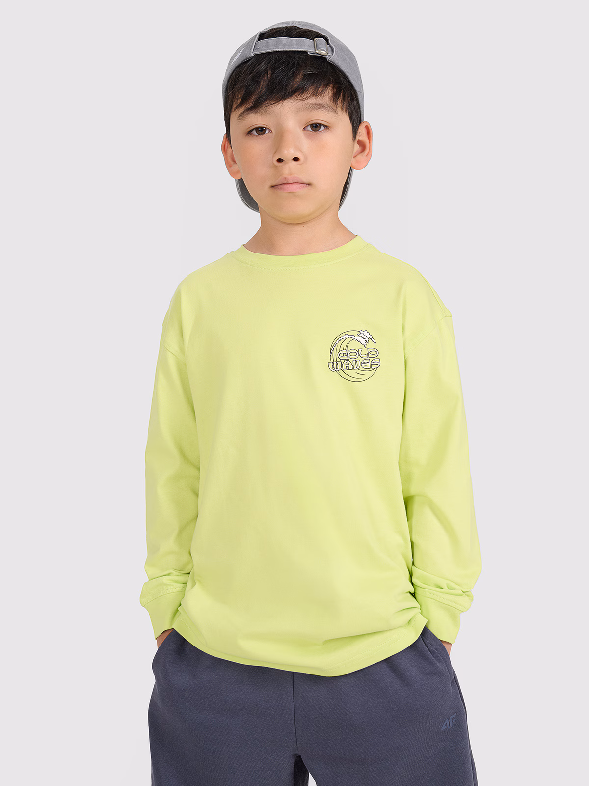 Longsleeve oversize z nadrukiem chłopięcy - biały