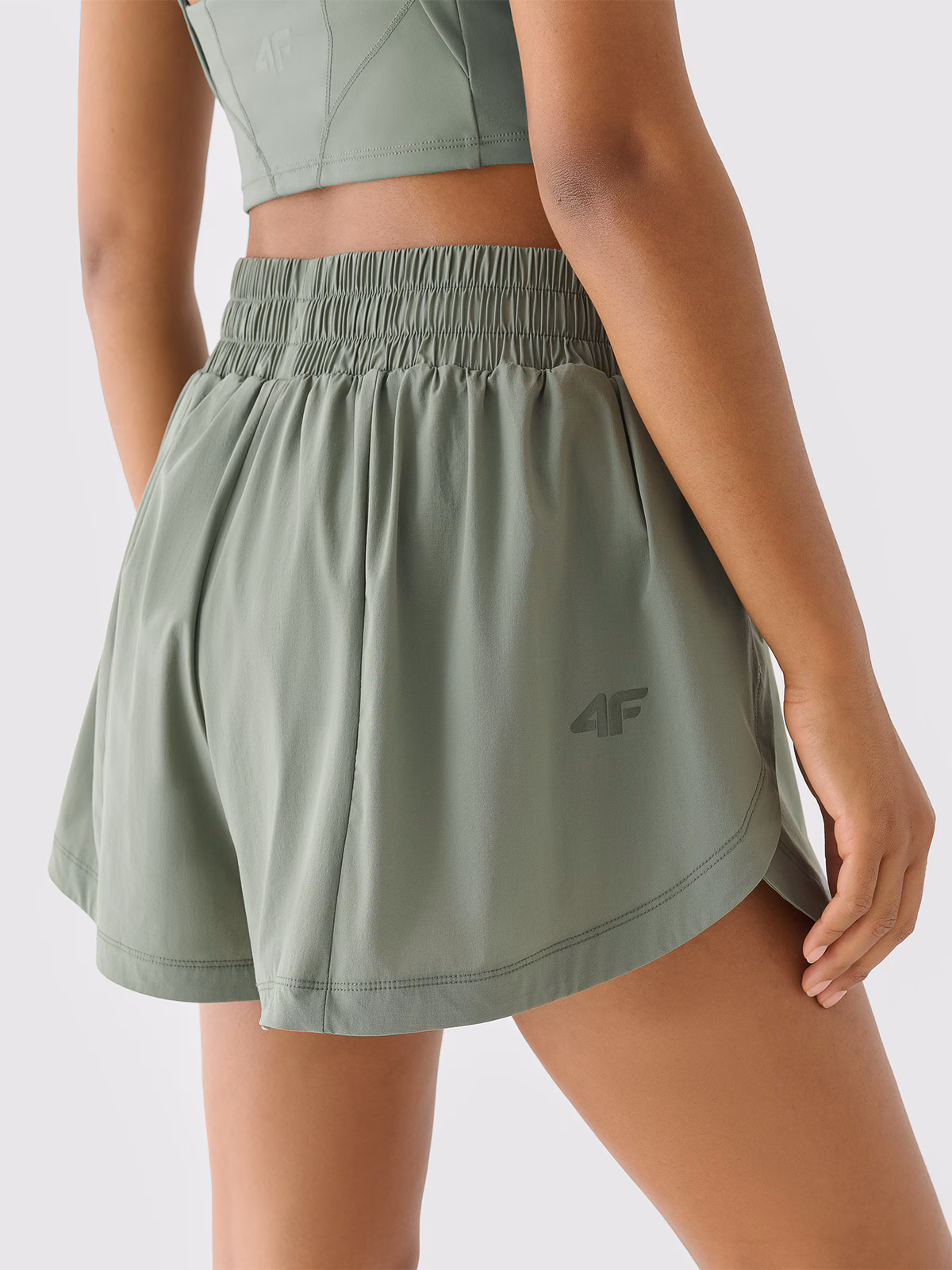 Spodenki treningowe szybkoschnące 4F x Anna Lewandowska - beżowe