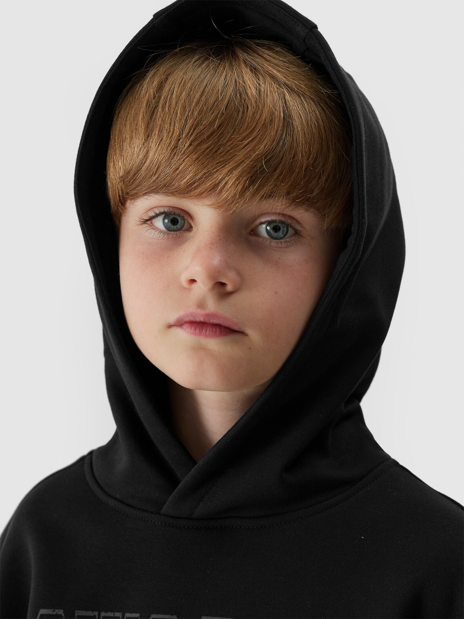 Bluza dresowa nierozpinana z kapturem chłopięca