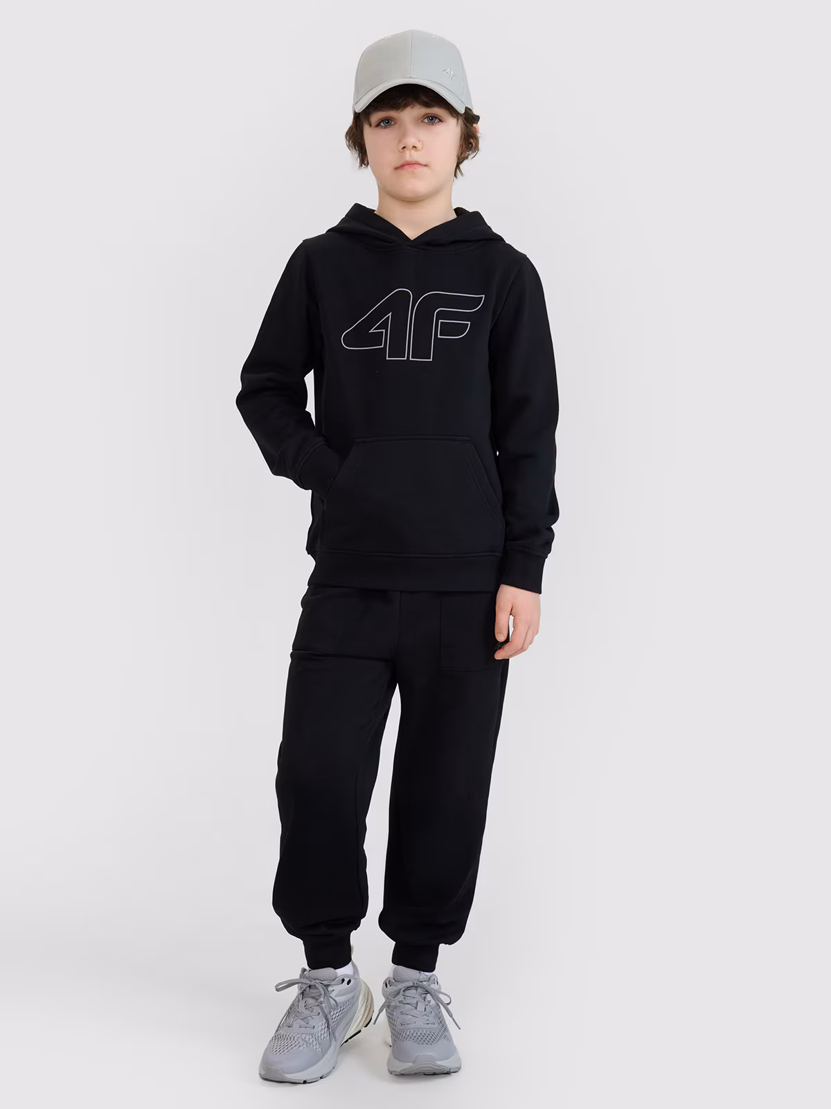 Bluza dresowa nierozpinana z kapturem chłopięca - czarna