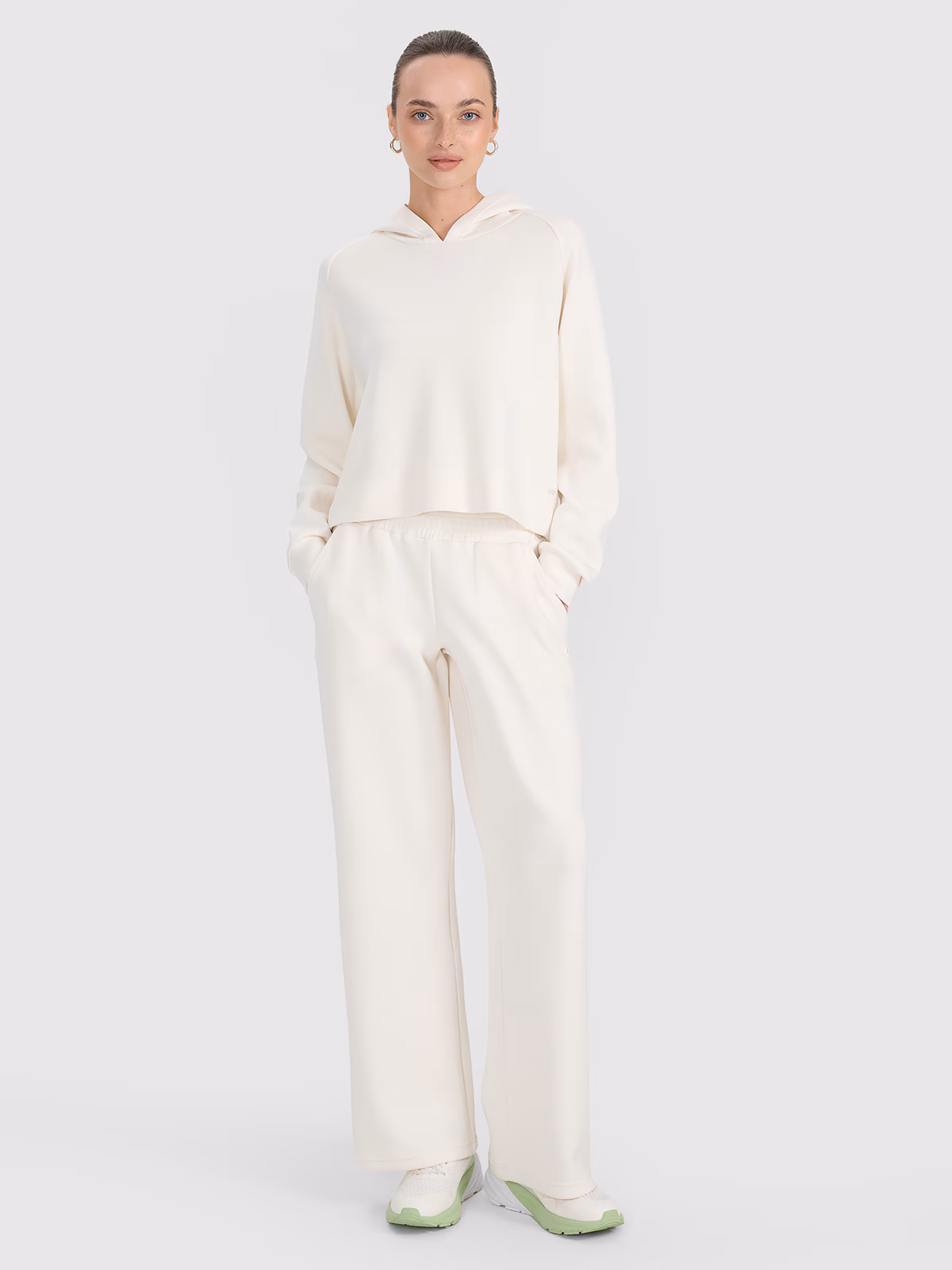 Spodnie dresowe z modalem z szerokimi nogawkami damskie - białe