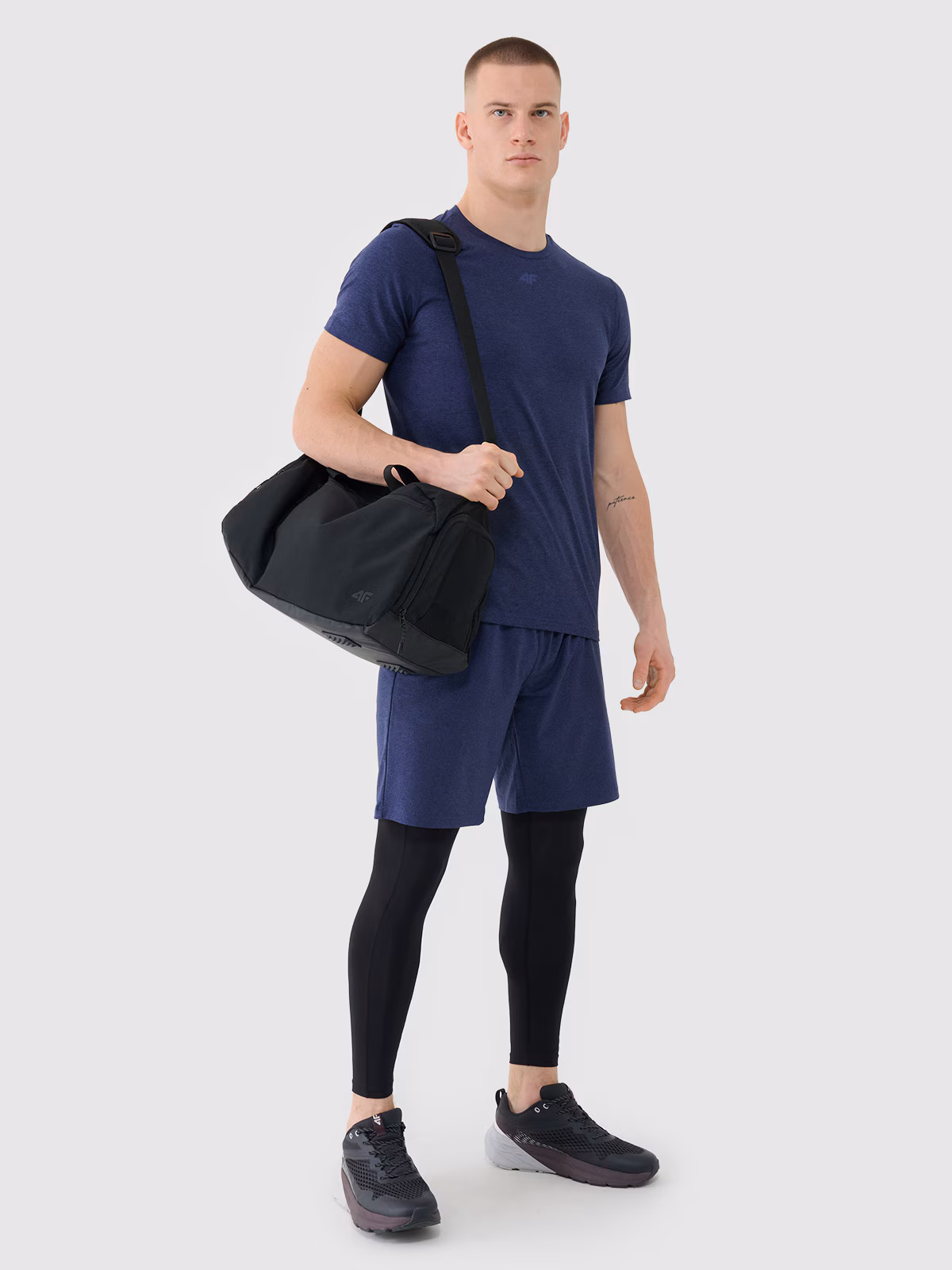 Torba sportowa (25 L) z kieszenią na obuwie - czarna