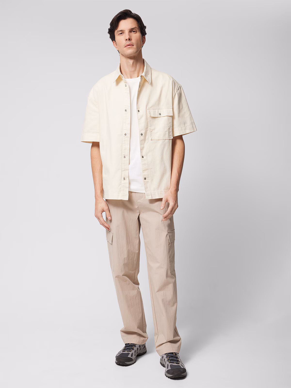 Koszula oversize jeansowa z krótkim rękawem męska Outhorn - beżowa