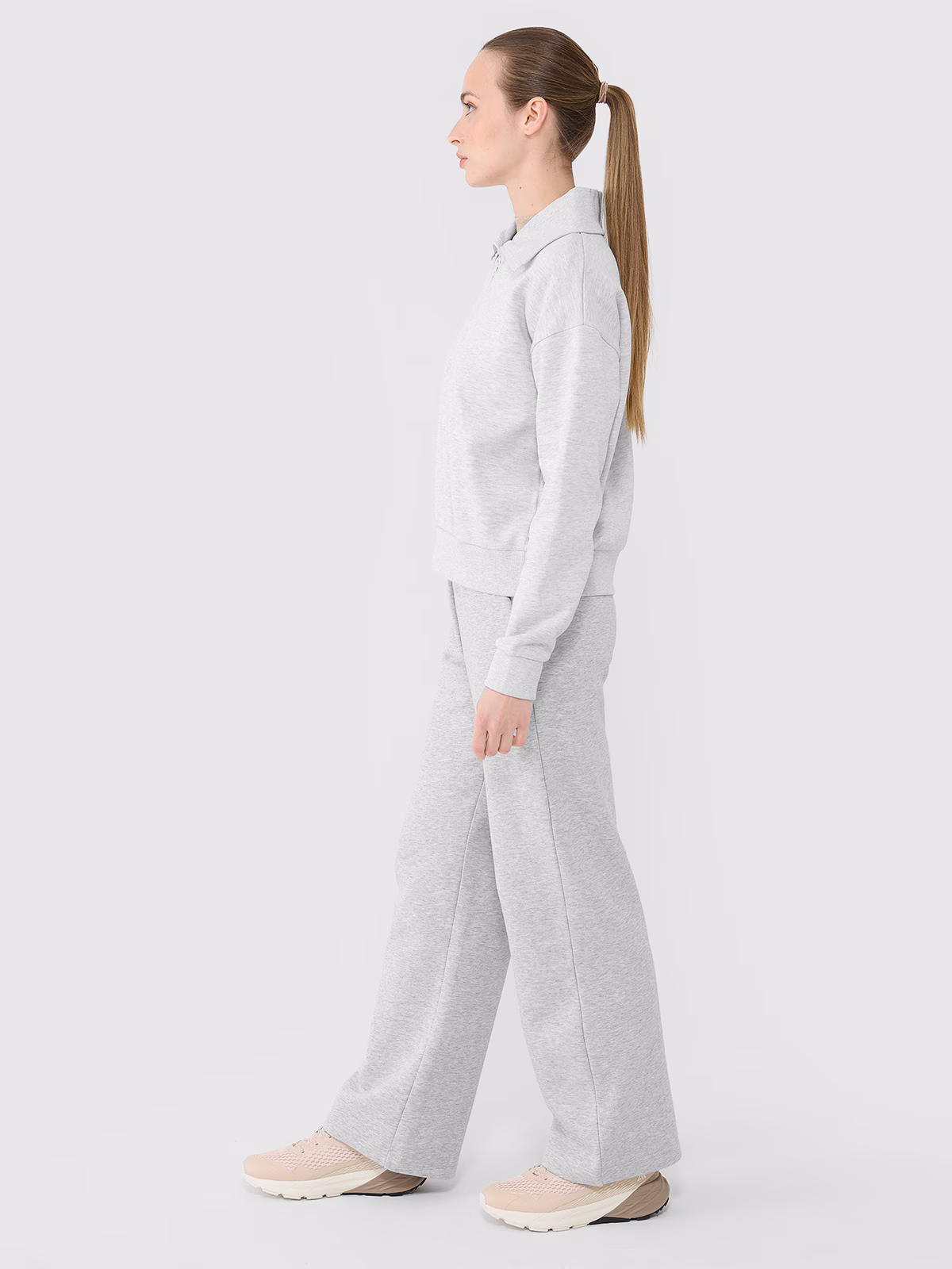 Spodnie dresowe z szerokimi nogawkami damskie Outhorn - szare