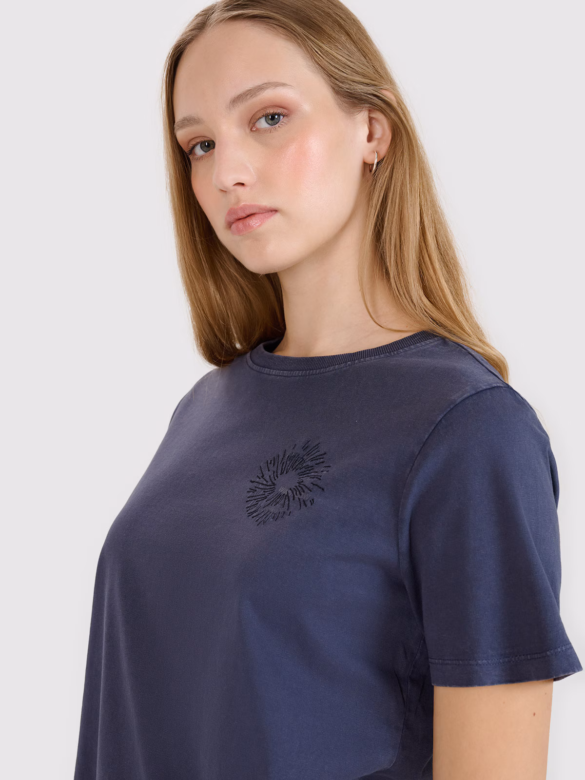 T-shirt regular z nadrukiem damski - szary