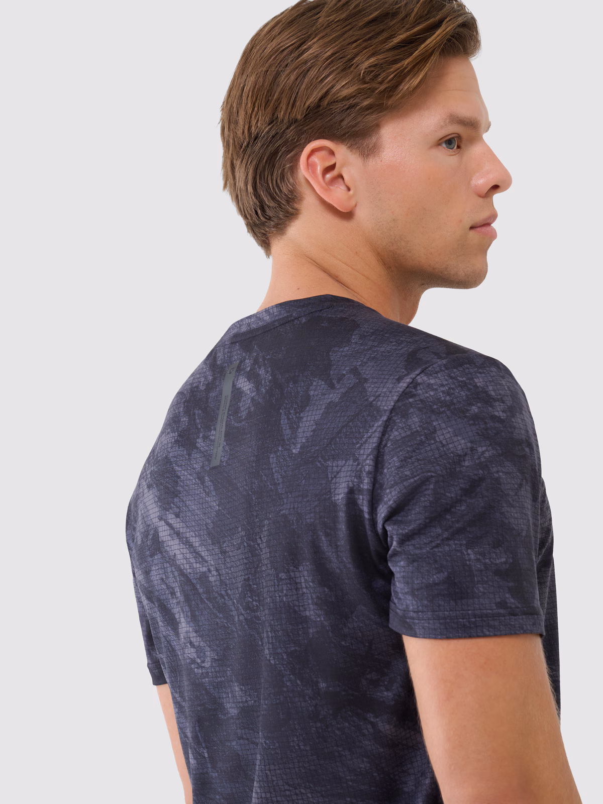 Koszulka treningowa regular szybkoschnąca męska - brązowa