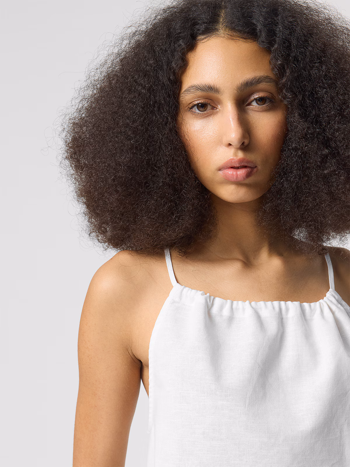 Top z lnem damski Outhorn - biały