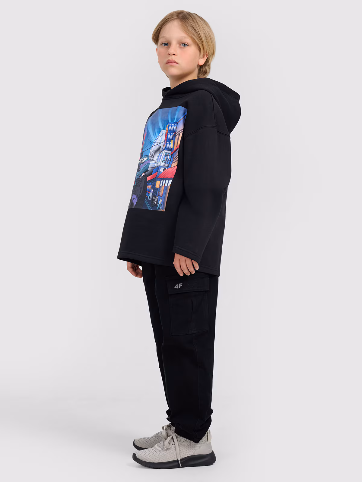 Bluza dresowa nierozpinana z kapturem chłopięca - czarna