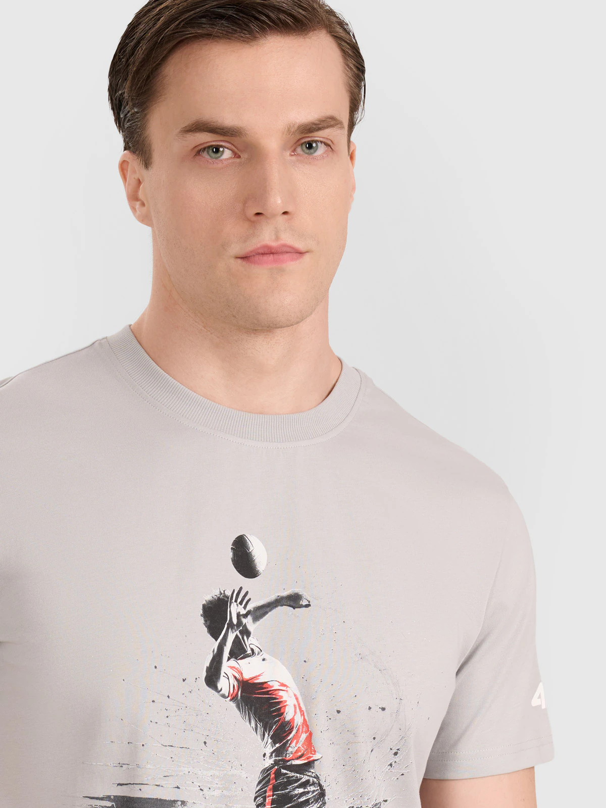 T-shirt regular z nadrukiem siatkarskim męski - biały