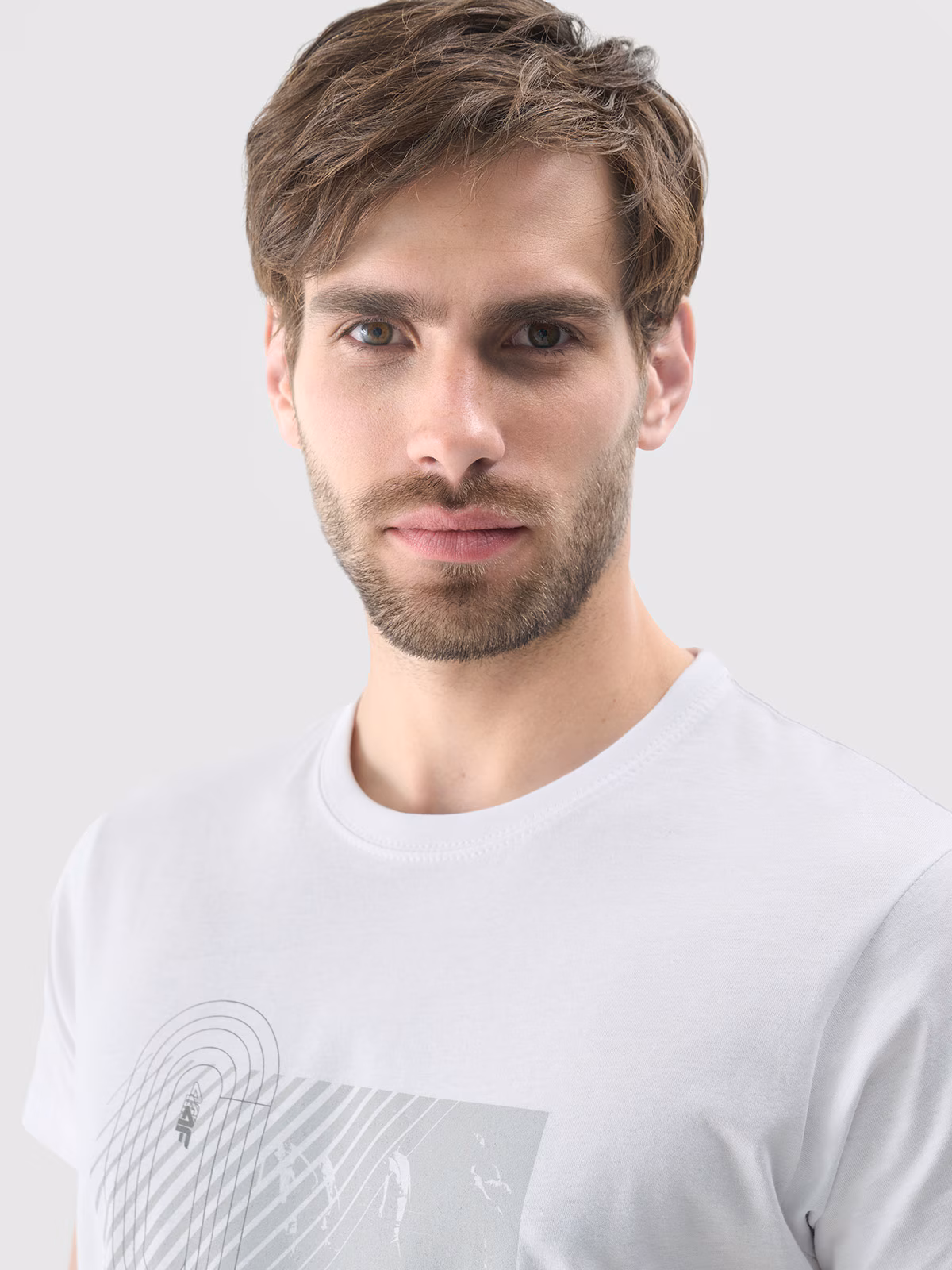 T-shirt regular z nadrukiem męski - biały