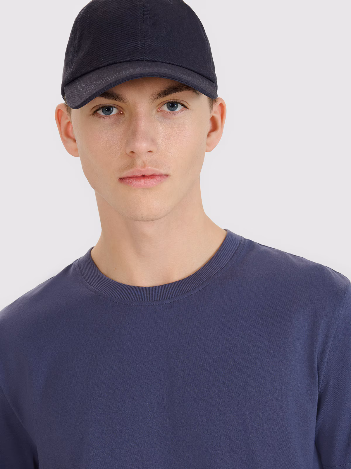 T-shirt regular z nadrukiem męski - beżowy