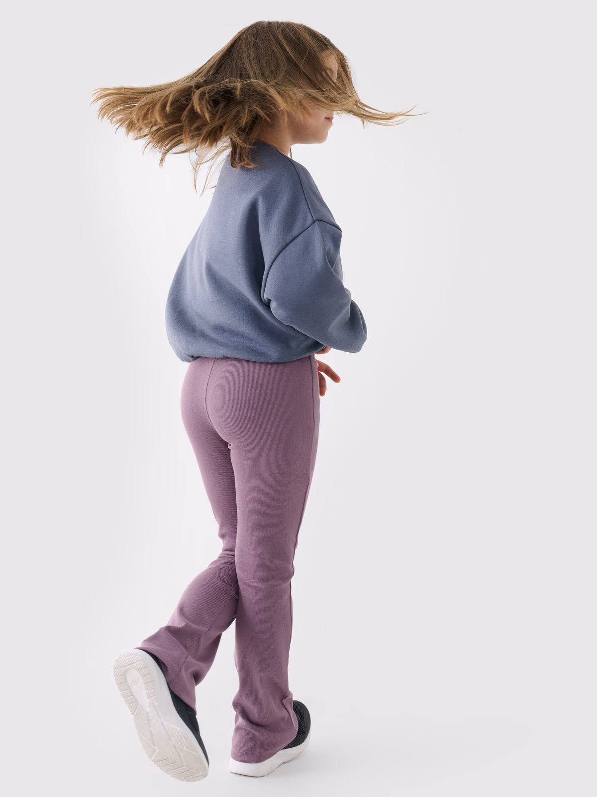 Bluza dresowa nierozpinana bez kaptura dziewczęca - niebieska