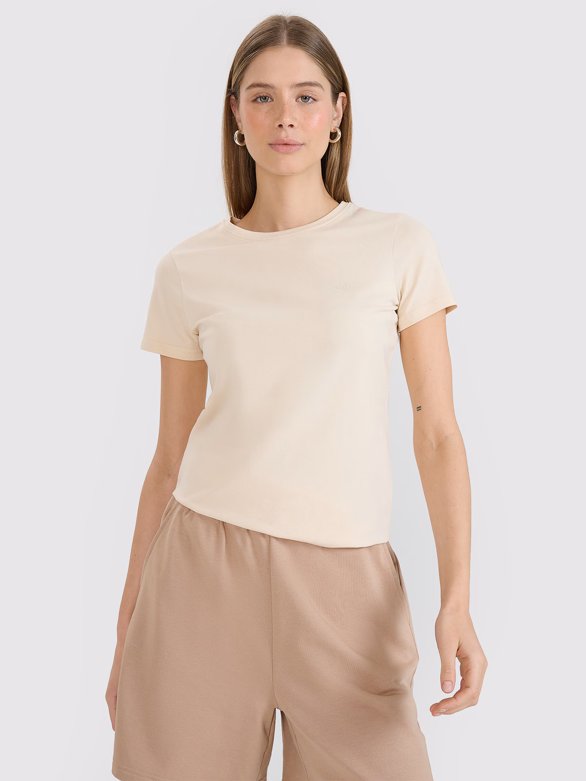 T-shirt slim gładki damski - beżowy