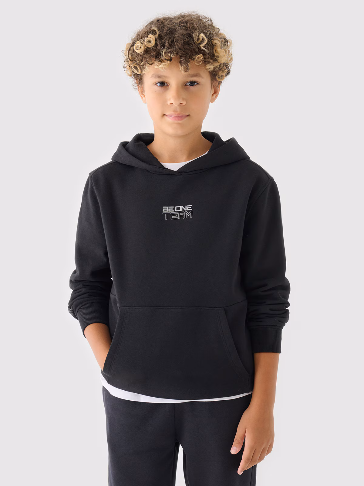 Bluza dresowa nierozpinana z kapturem chłopięca - szara