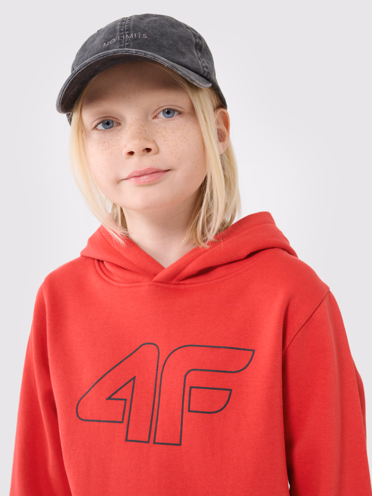 Bluza dresowa nierozpinana z kapturem chłopięca - czarna