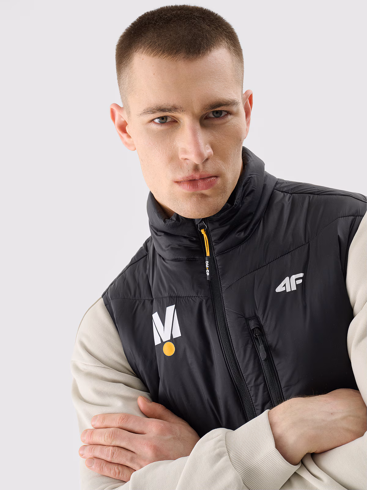 Bezrękawnik puchowy z wypełnieniem syntetycznym uniseks 4F x Drift Masters - czarny
