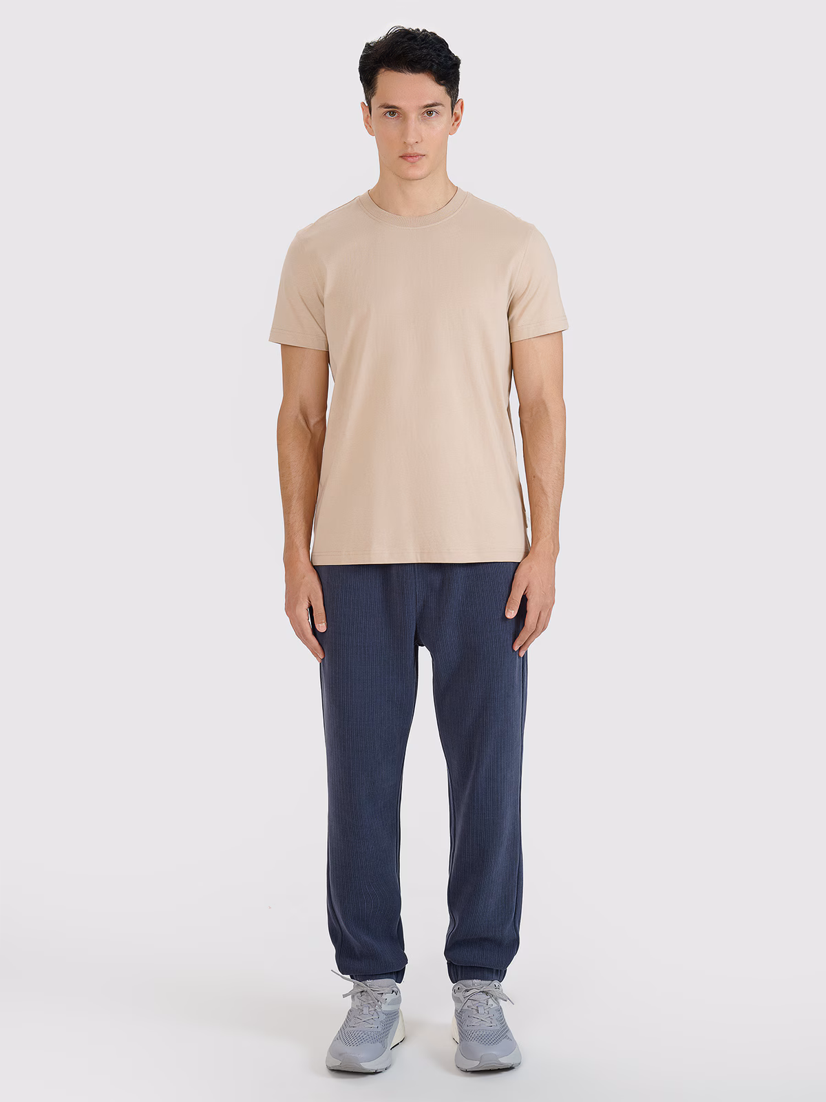 T-shirt regular z nadrukiem męski - beżowy