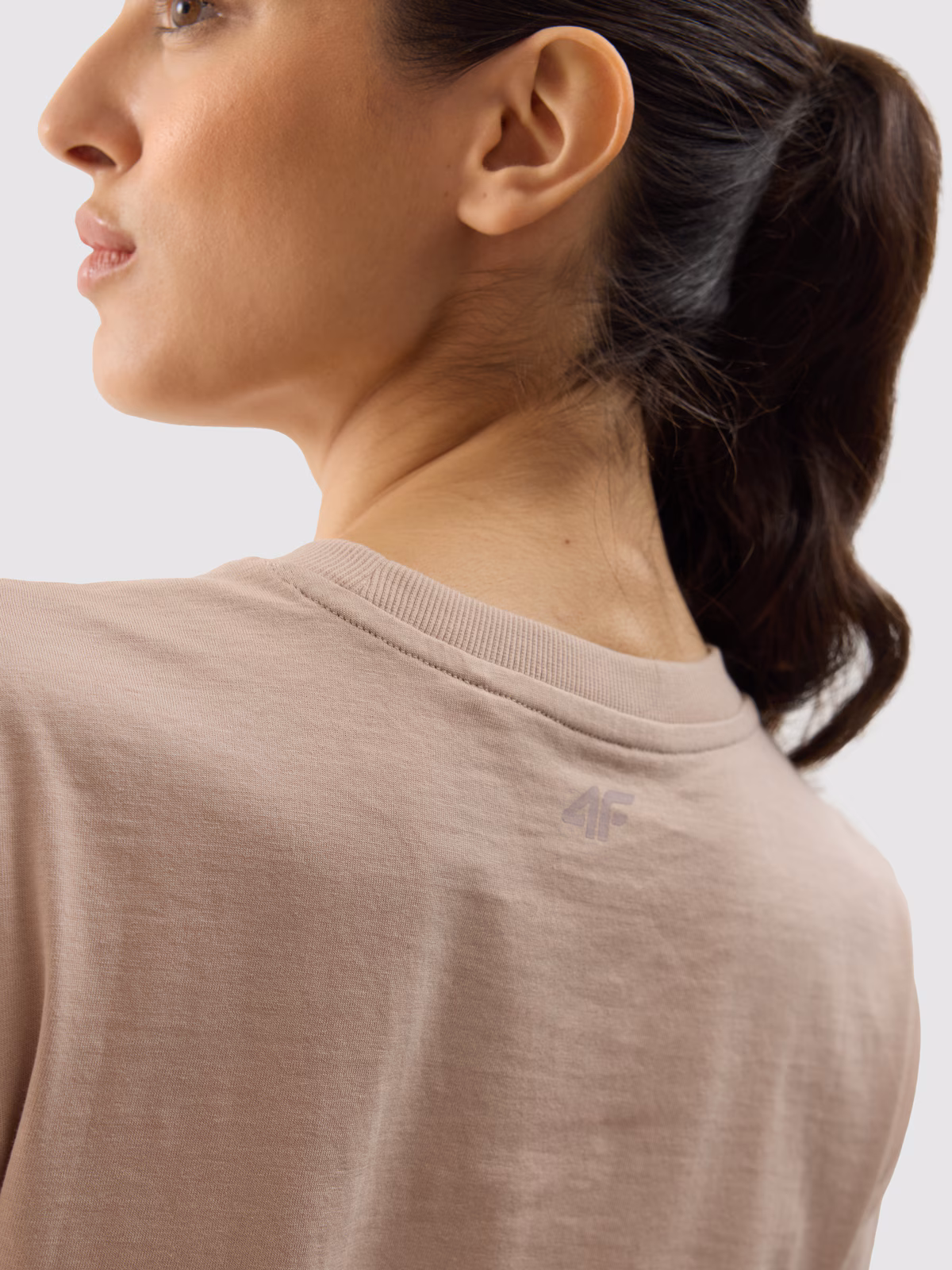 T-shirt regular z nadrukiem damski - beżowy