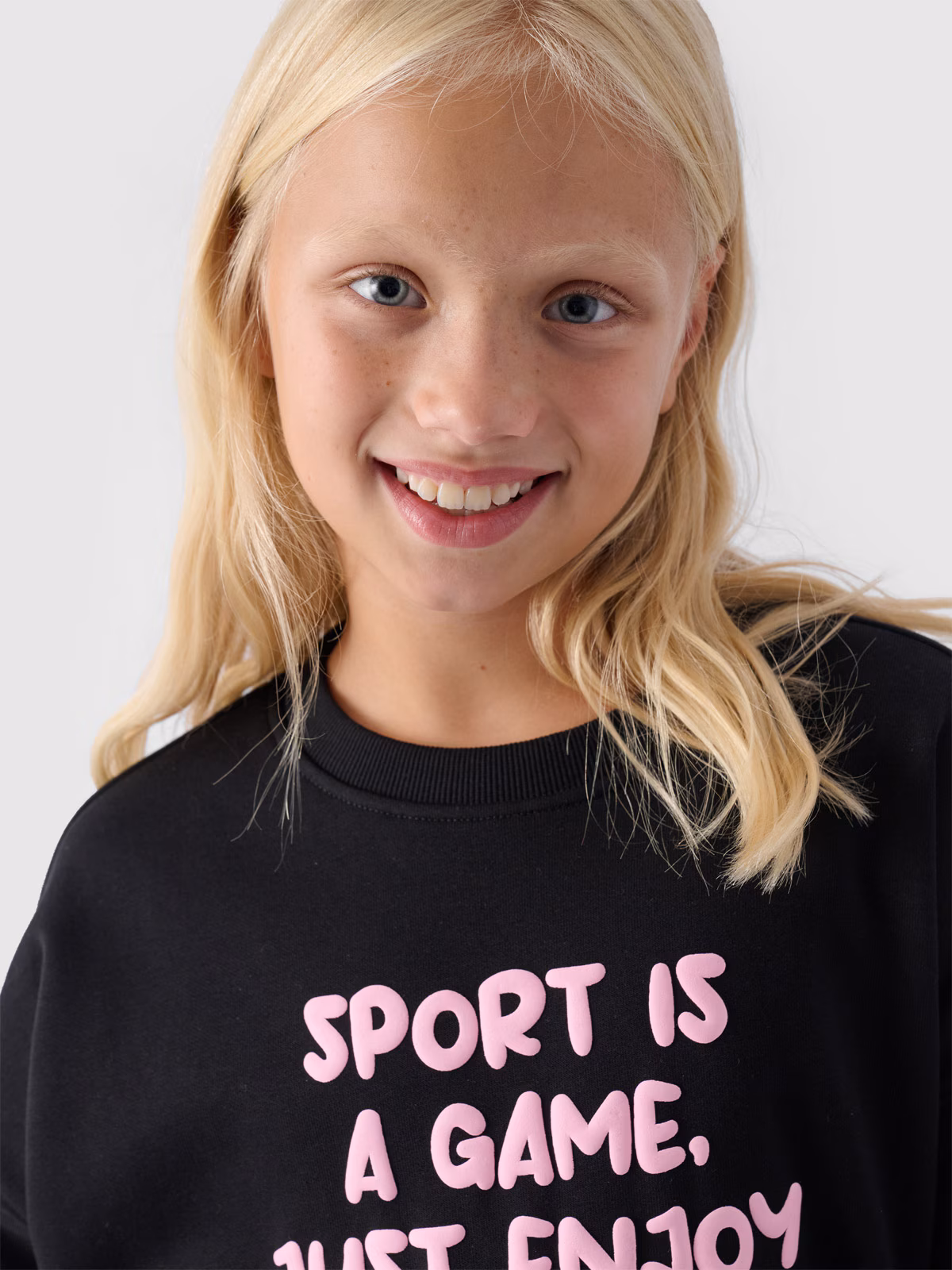 Bluza dresowa nierozpinana bez kaptura dziewczęca - czarna