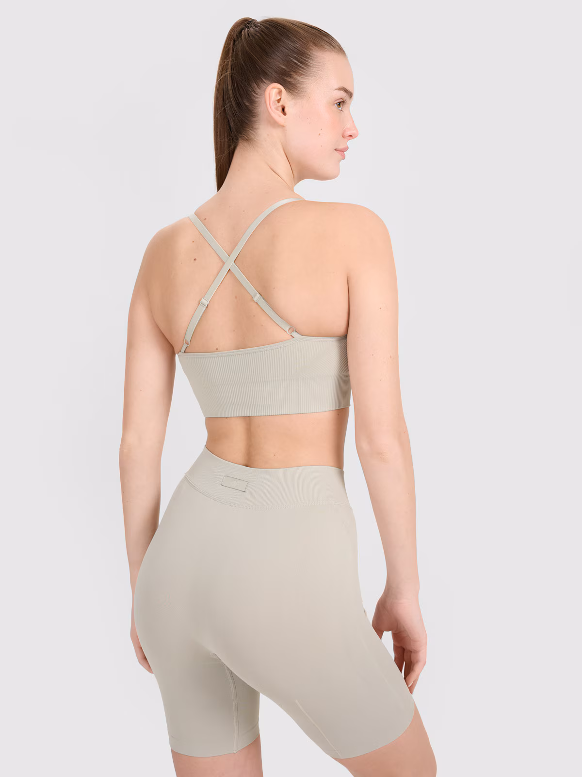 Biustonosz treningowy z niskim wsparciem - beżowy