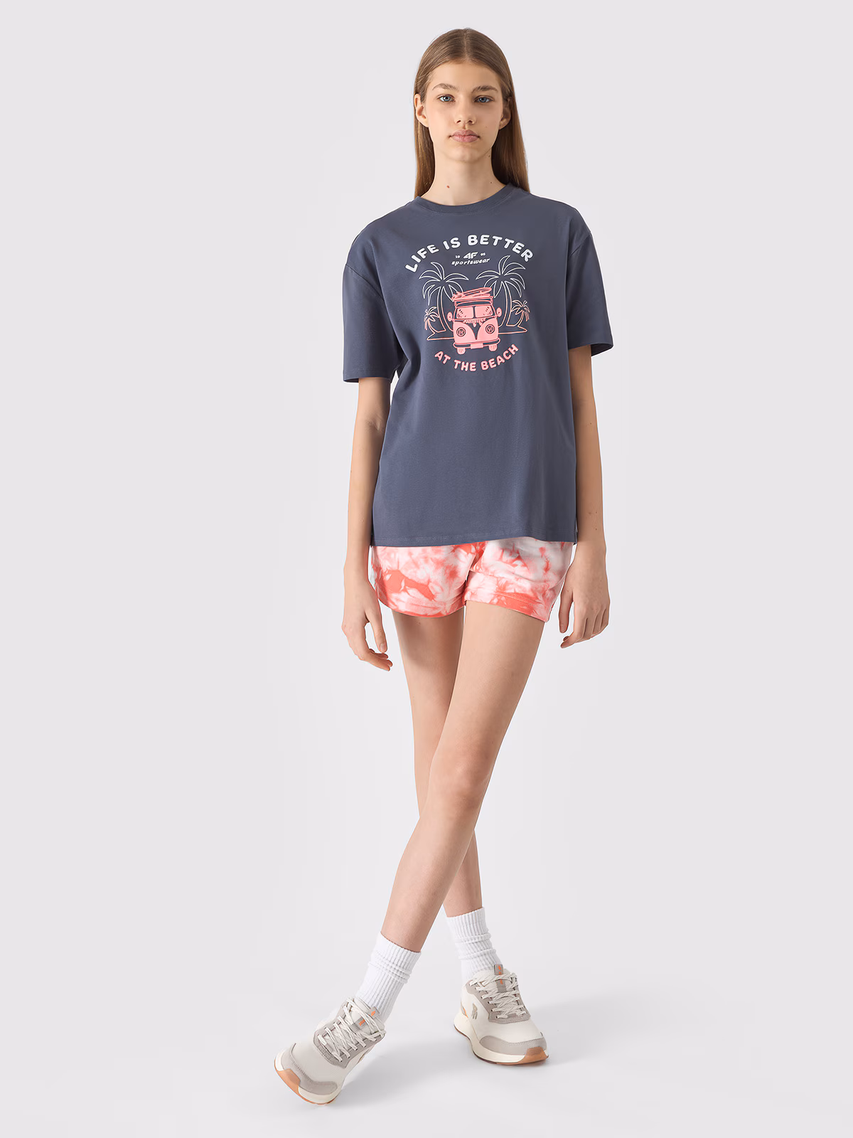 T-shirt oversize z nadrukiem dziewczęcy - szary